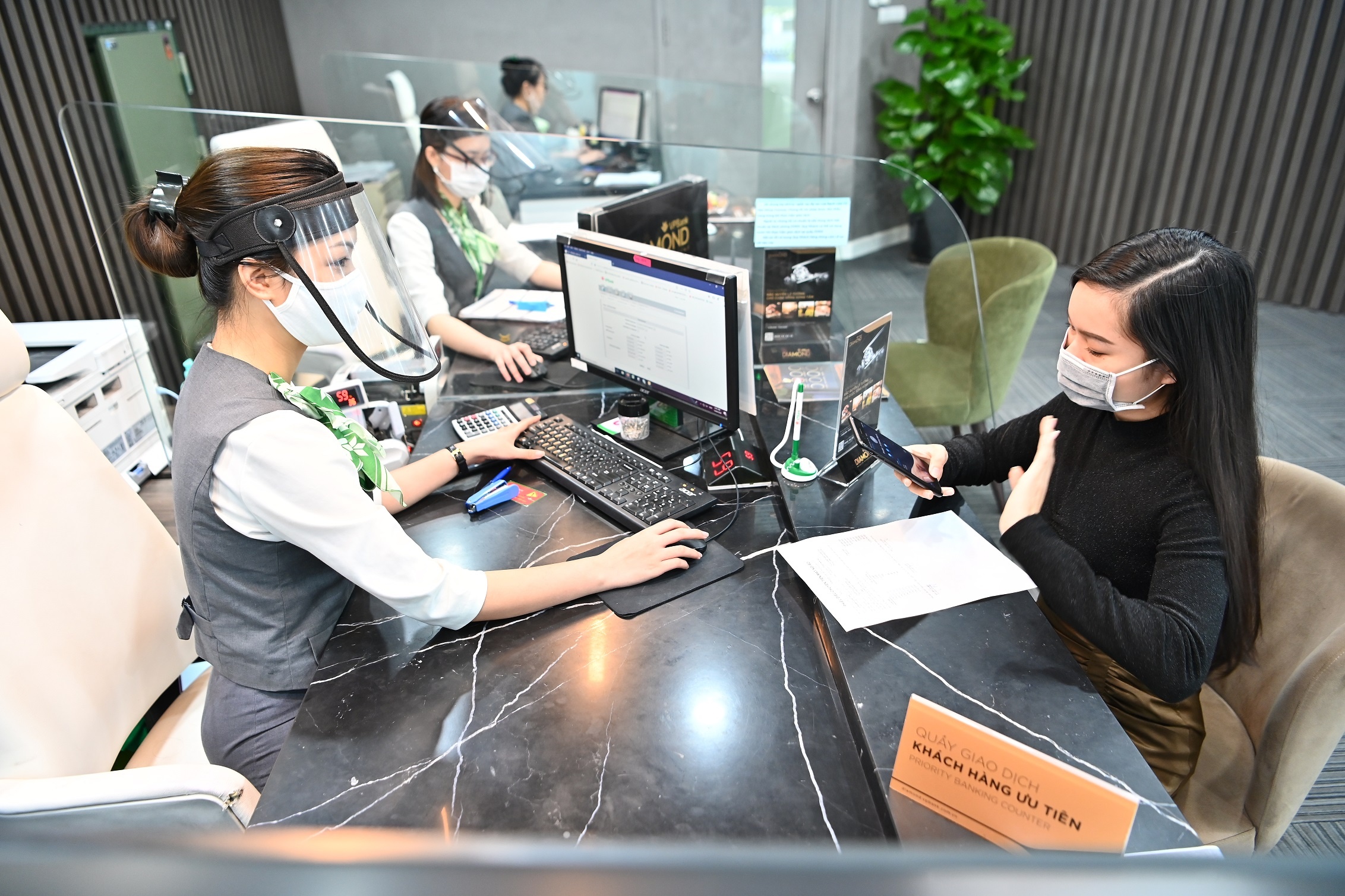 VPBank lai hon 13.000 ty dong hinh anh