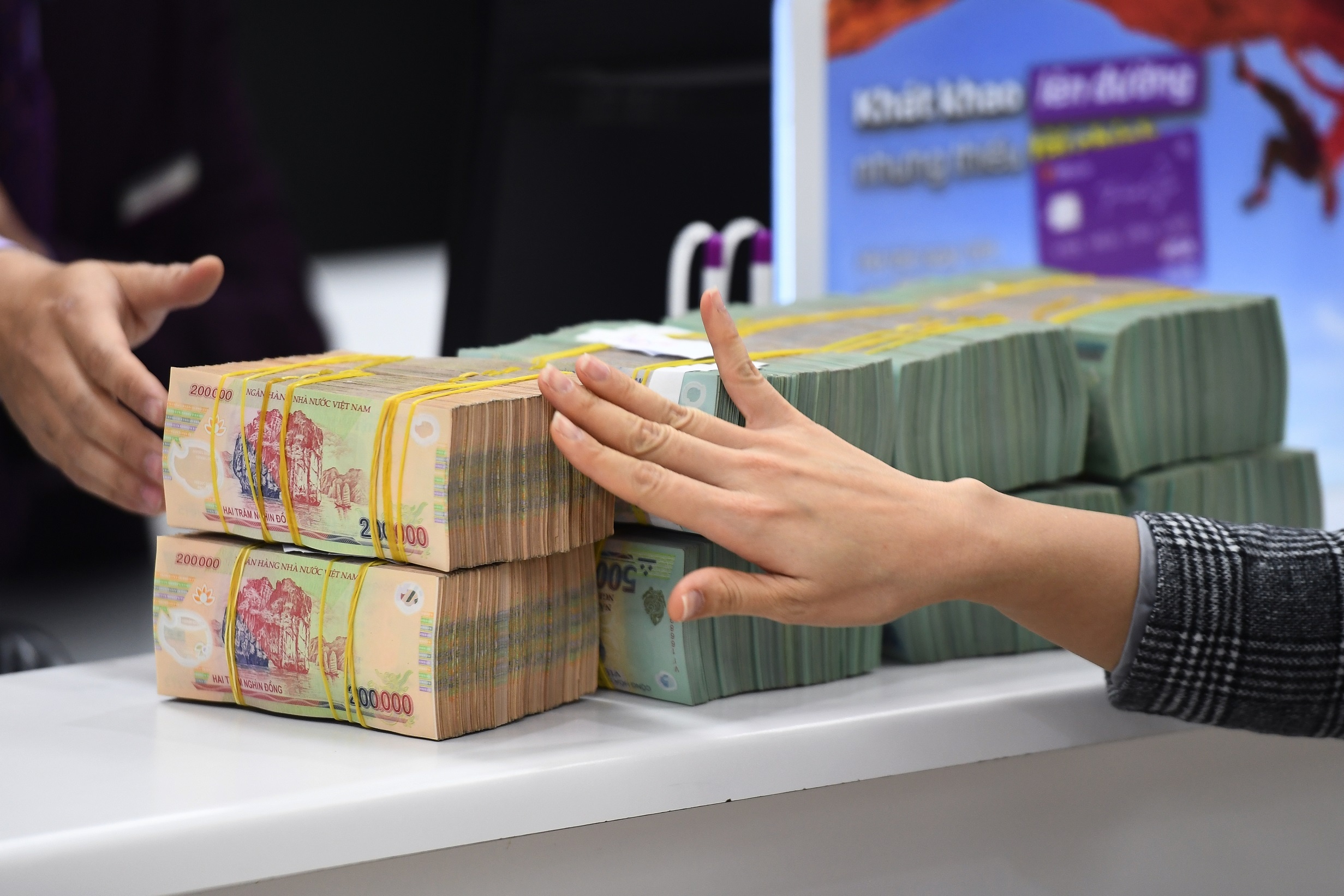 Bo Tai chinh de xuat gia han 115.000 ty dong tien thue, thue dat hinh anh