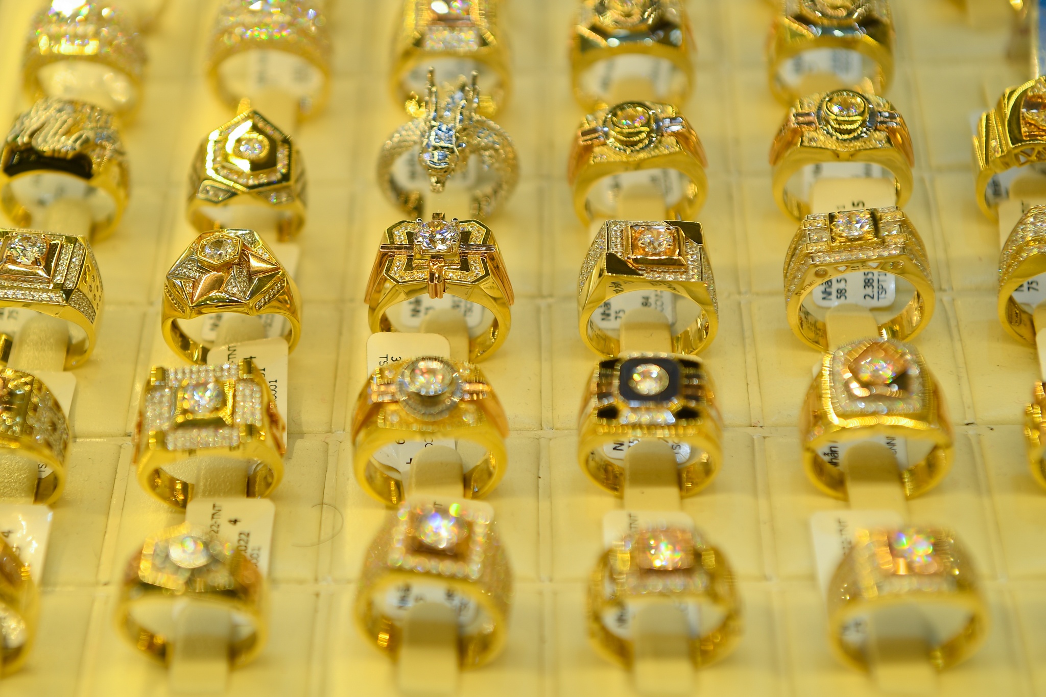 Gia vang thoat khoi day 9 thang hinh anh