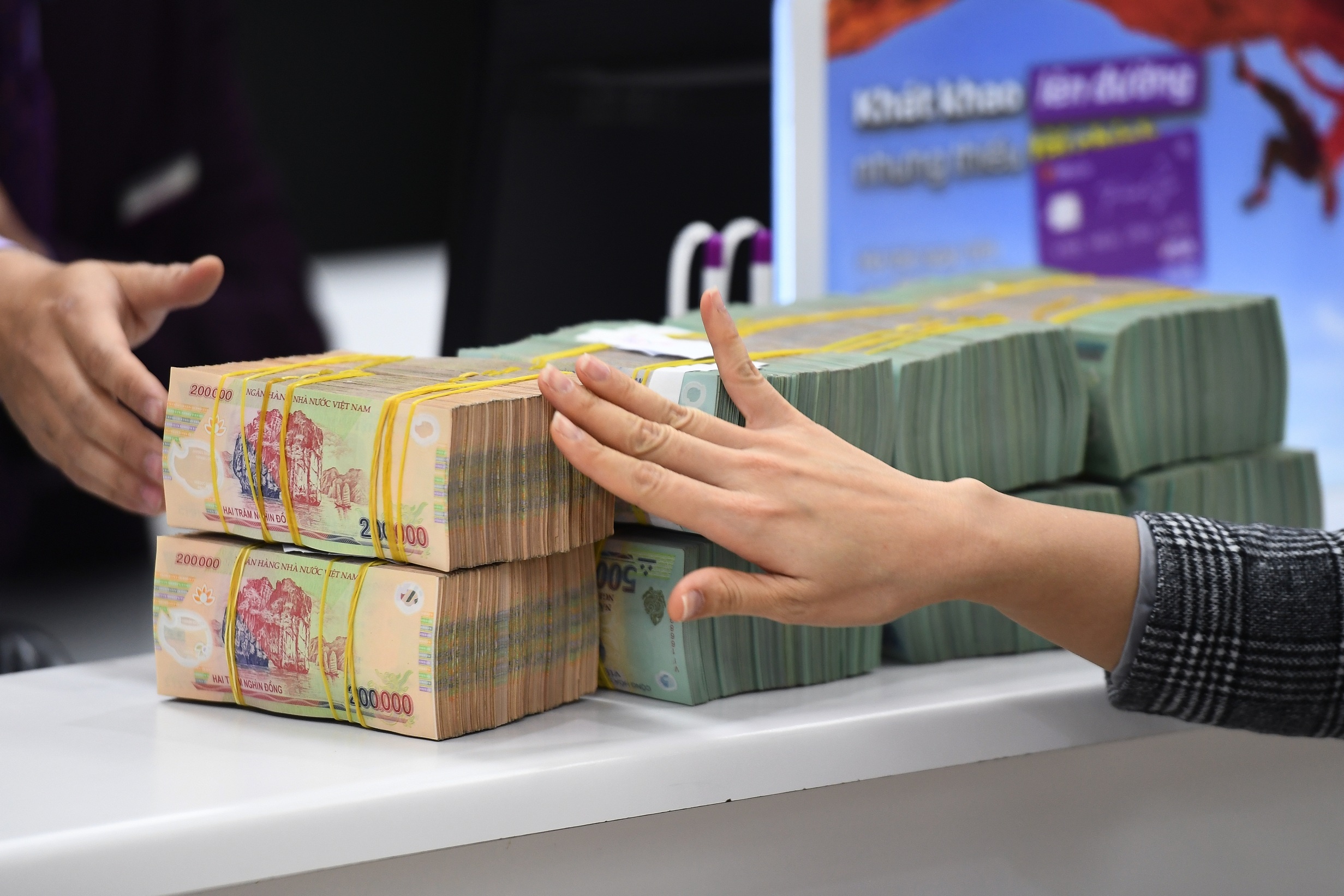 Lai suat tiet kiem tang manh hinh anh