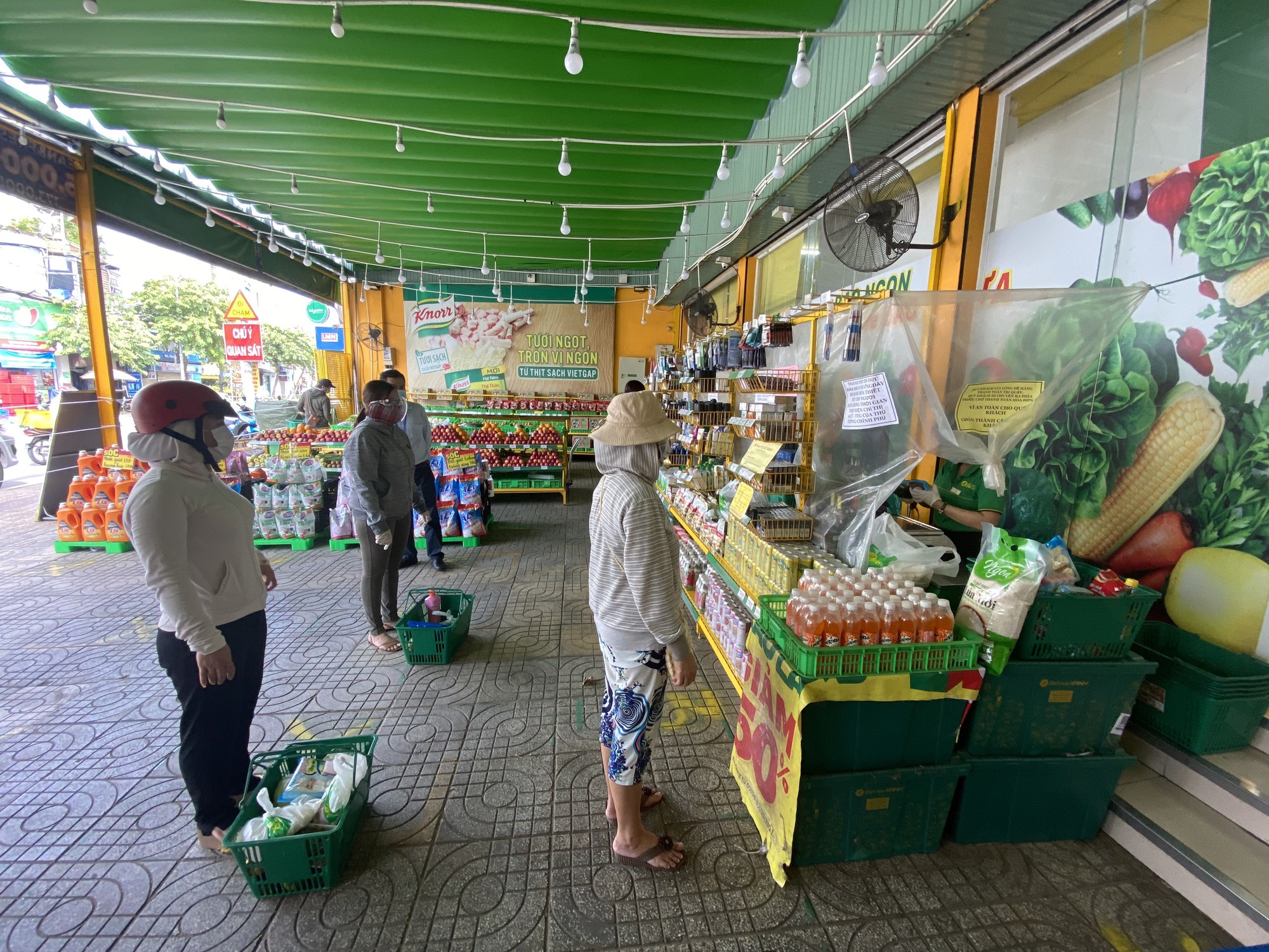 Dong cua 2.000 cua hang,  von hoa TGDD van tang len gan 4 ty USD anh 2