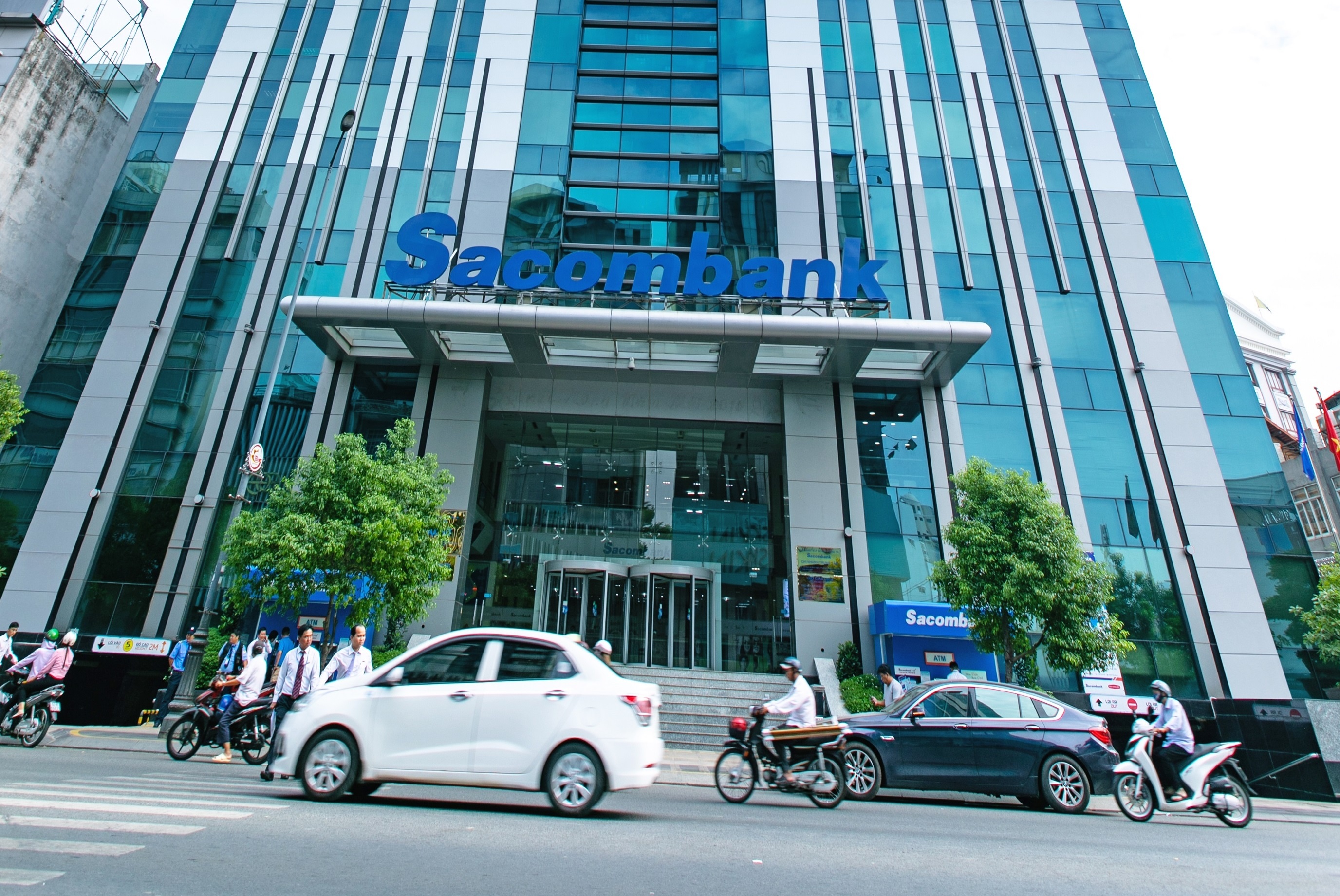 Sacombank thoi nhiem mot pho tong giam doc hinh anh