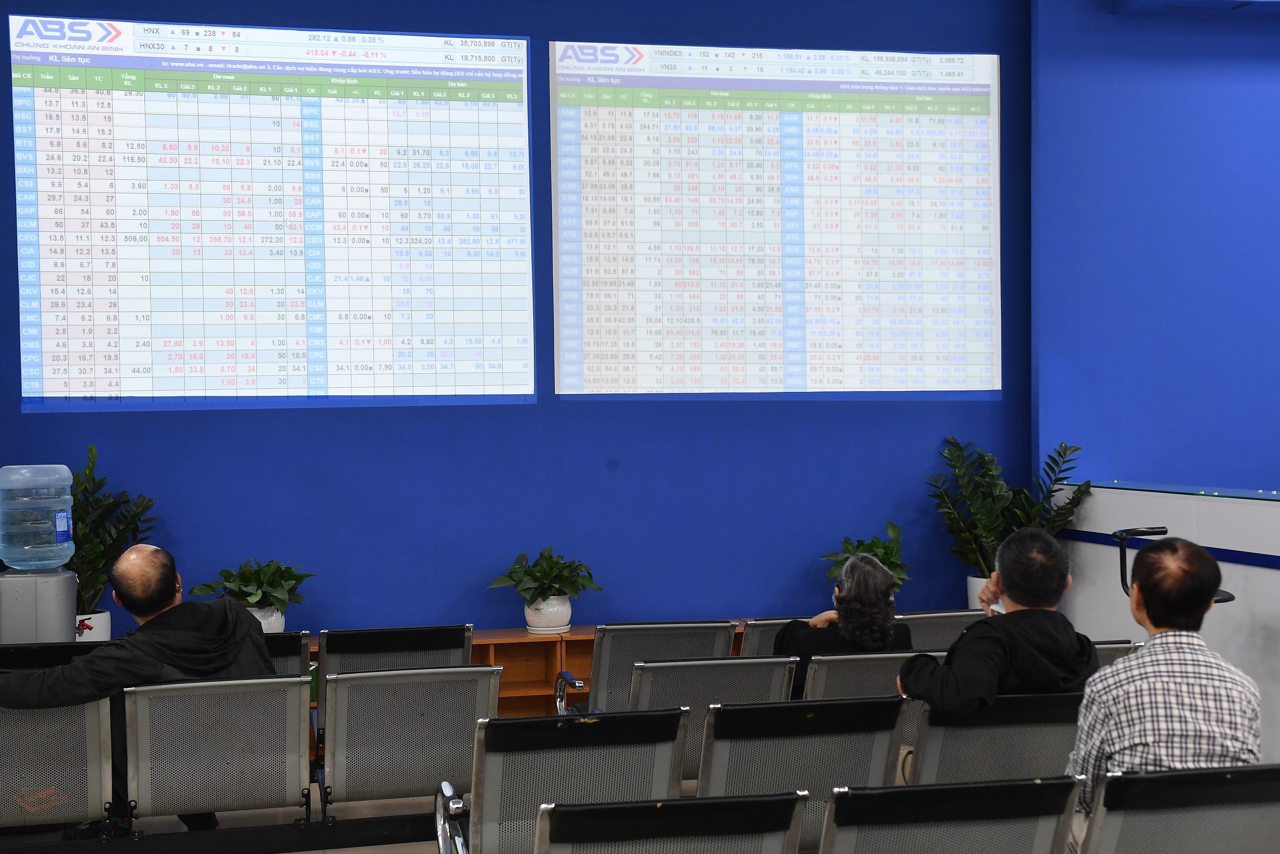 HoSE tam dung nhan giao dich co phieu moi anh 1