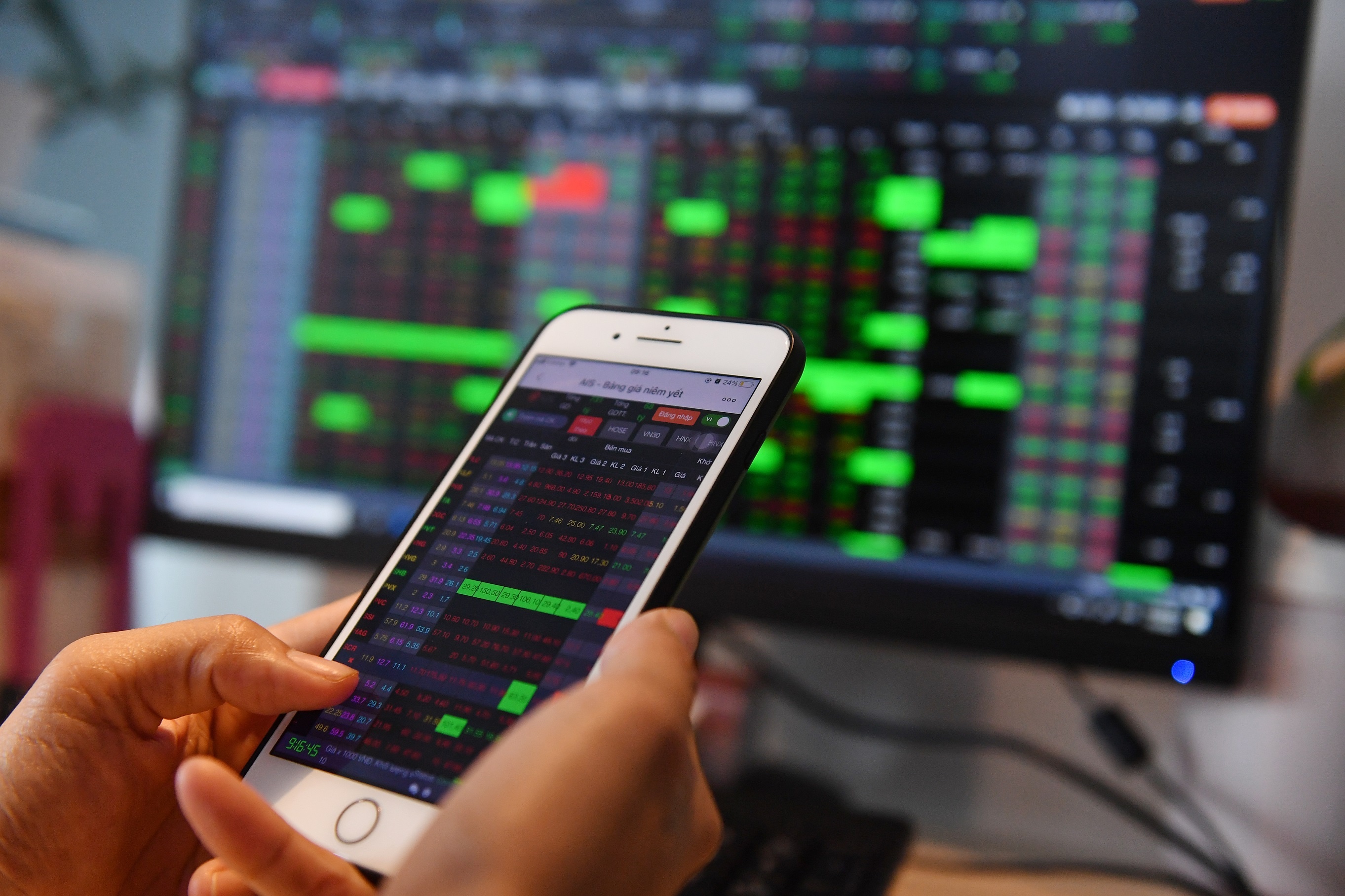 Uy ban Chung khoan canh bao ve cac hoi, nhom chat ‘phim hang’ hinh anh