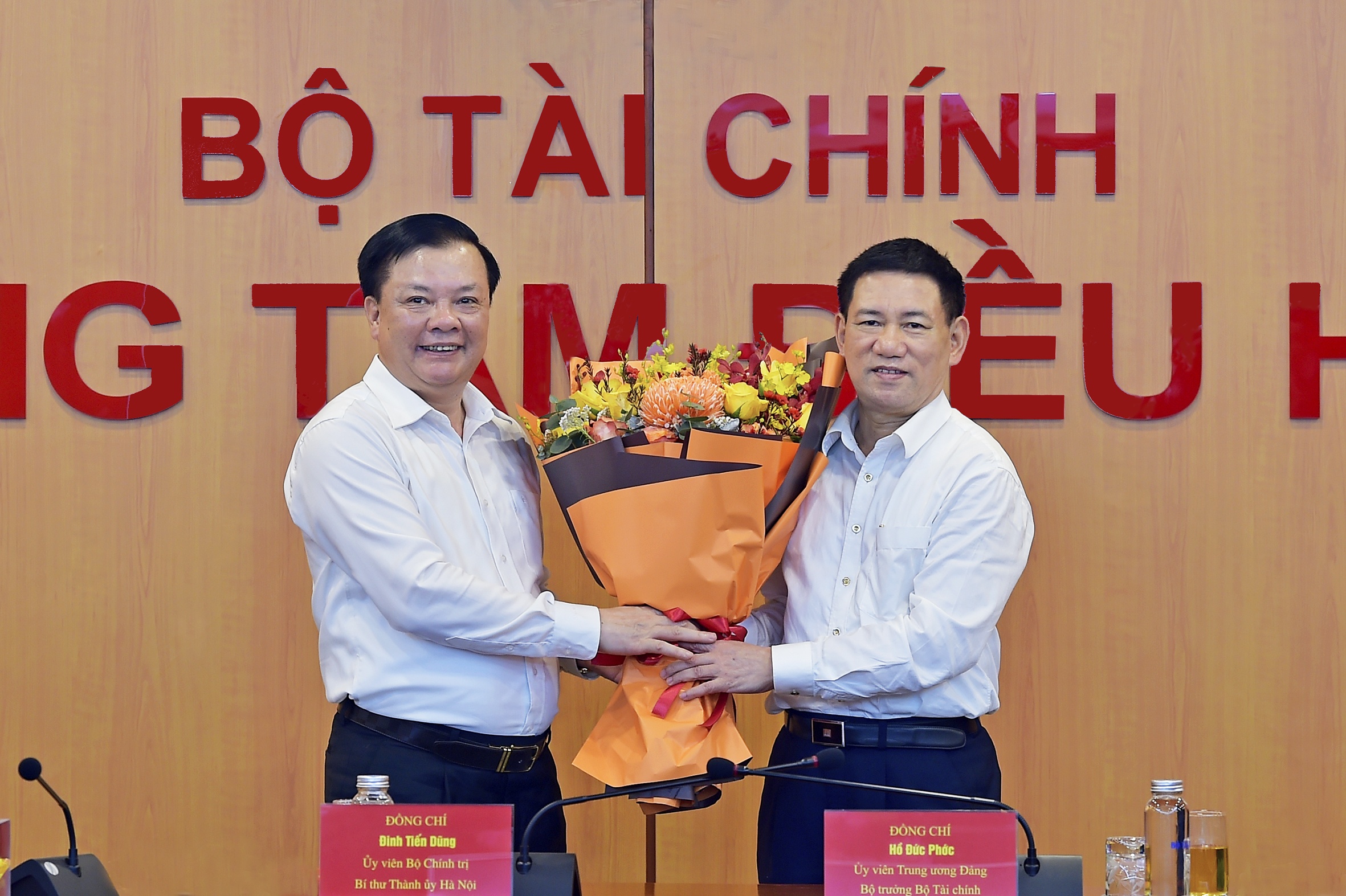 Bo truong Tai chinh Ho Duc Phoc nhan ban giao nhiem vu hinh anh