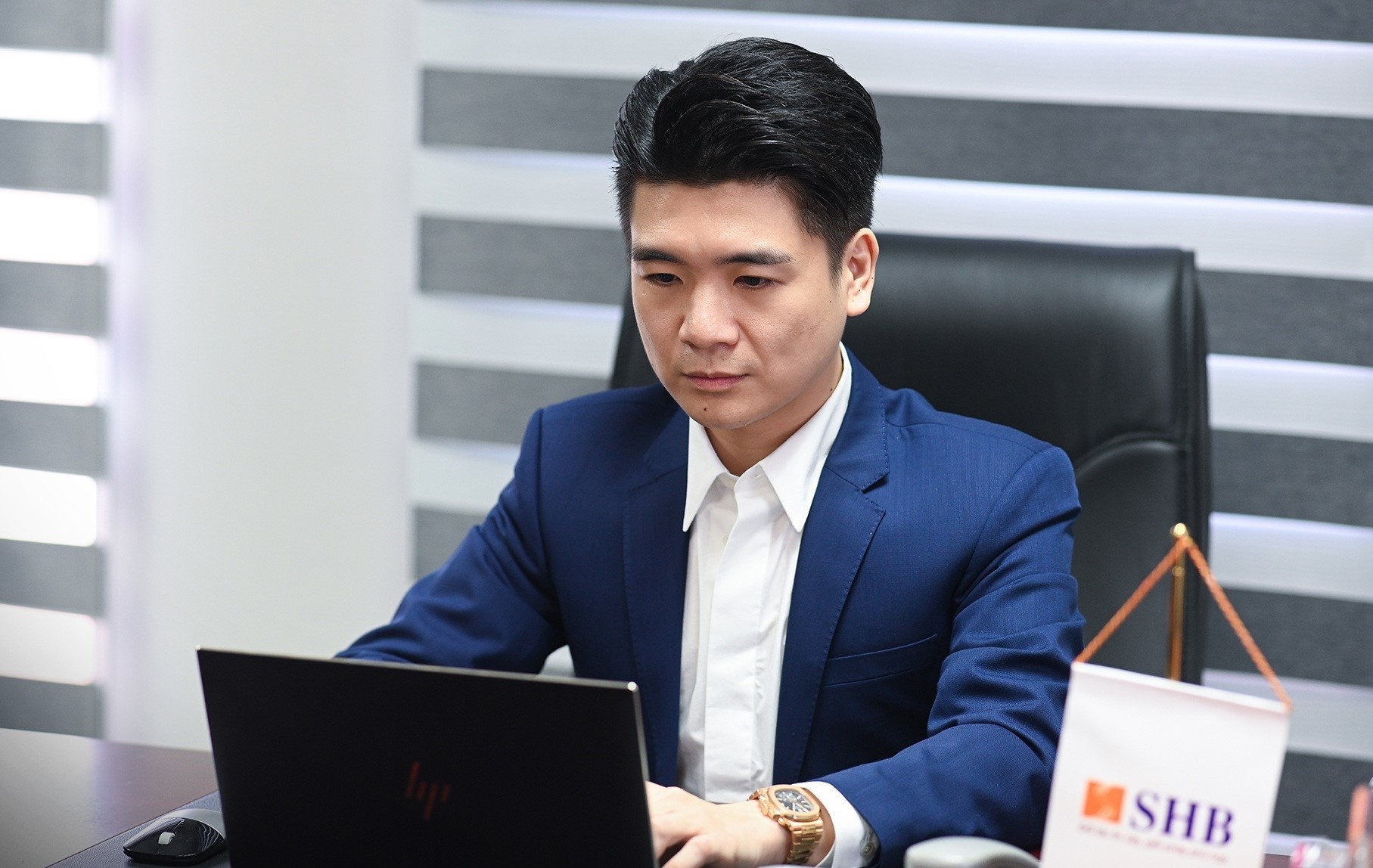 Con trai bau Hien lam pho tong giam doc SHB anh 1