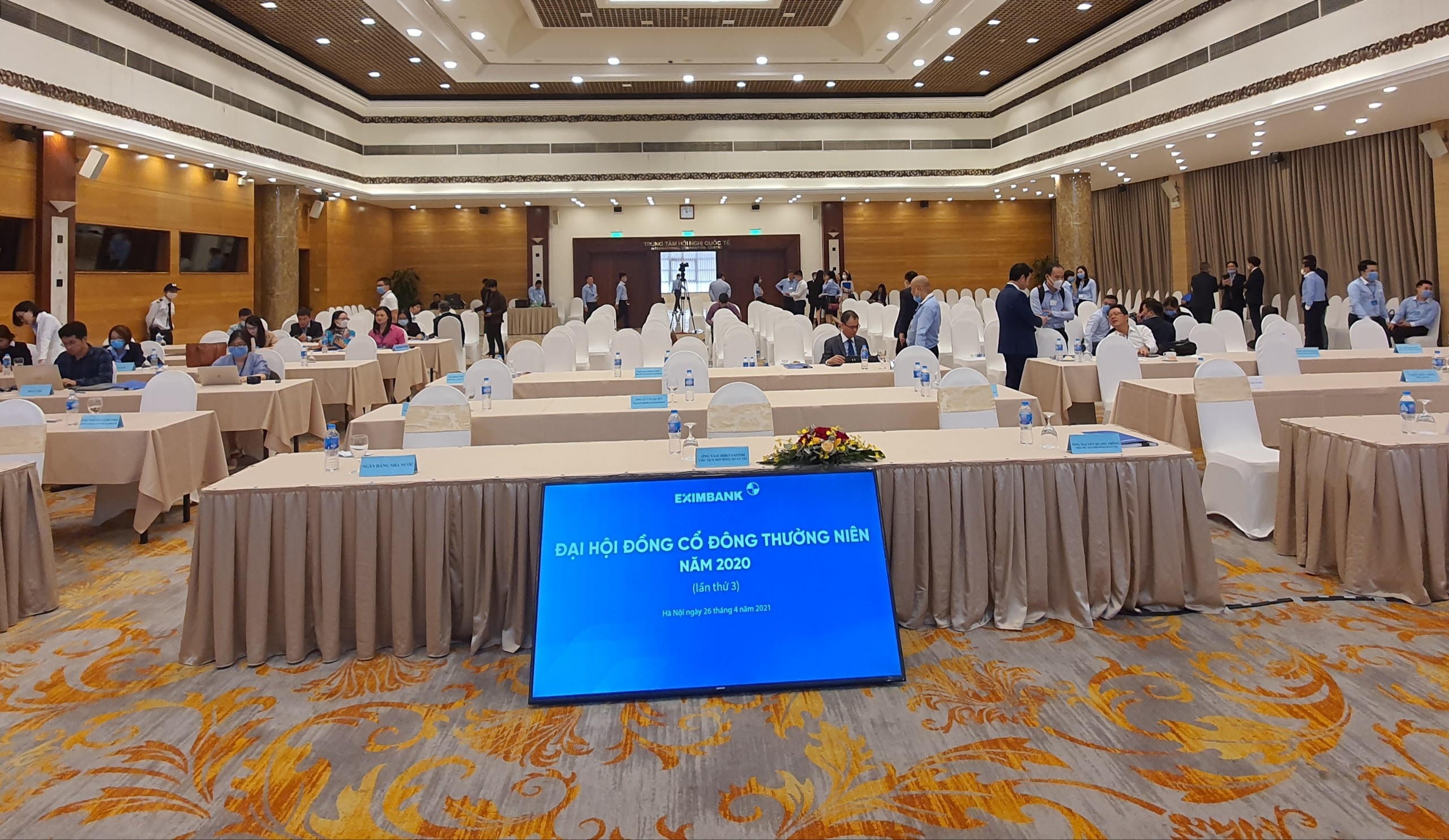 Dai hoi co dong Eximbank lai bat thanh hinh anh