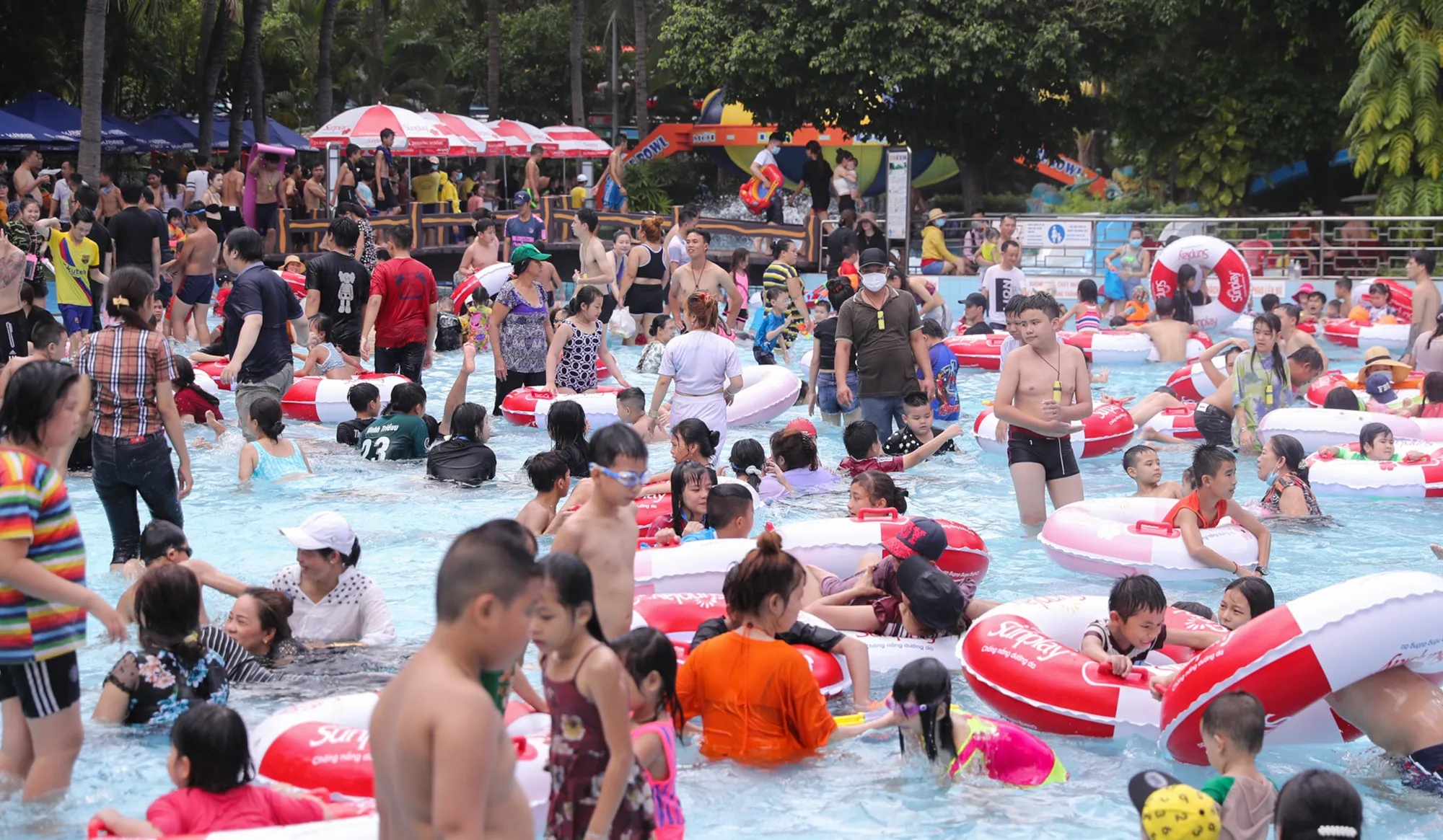 Cong vien nuoc Dam Sen lam an ra sao? anh 1