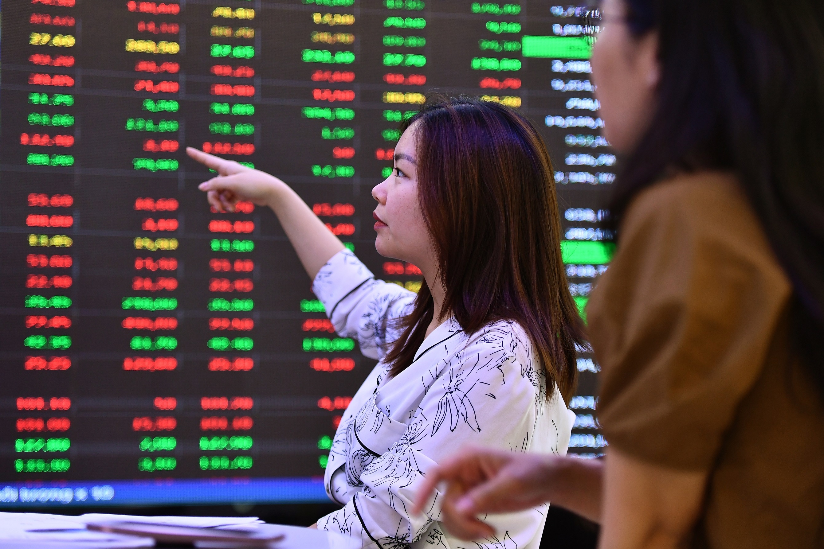 HoSE yeu cau hi han che sua huy lenh trong gio cao diem anh 1