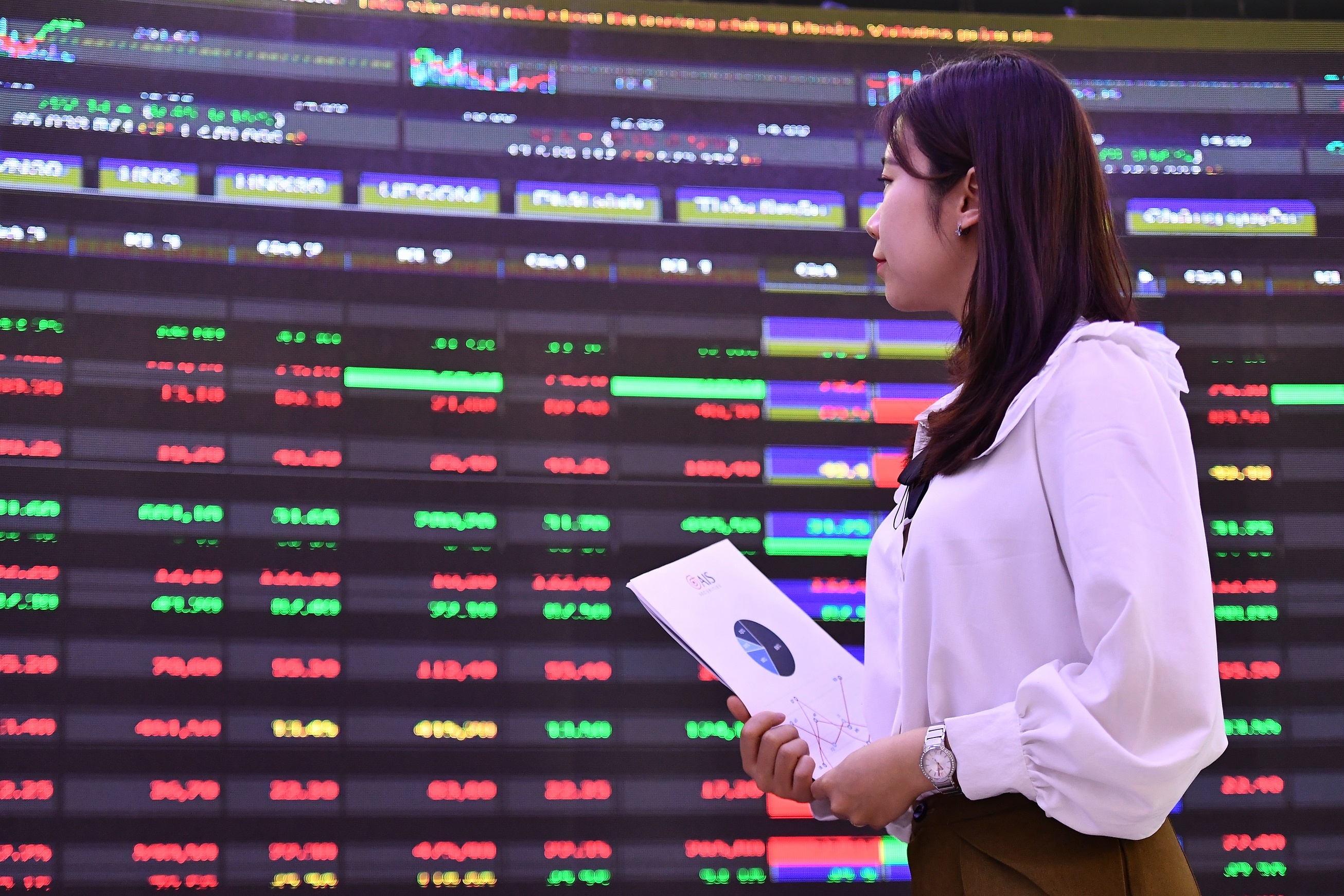 Chung khoan tiep tuc lap ky luc moi hinh anh