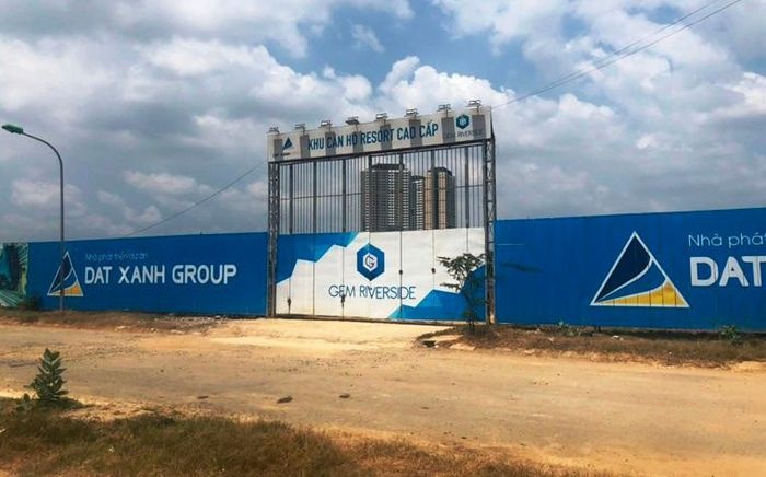 Co phieu Dat Xanh lao doc hinh anh