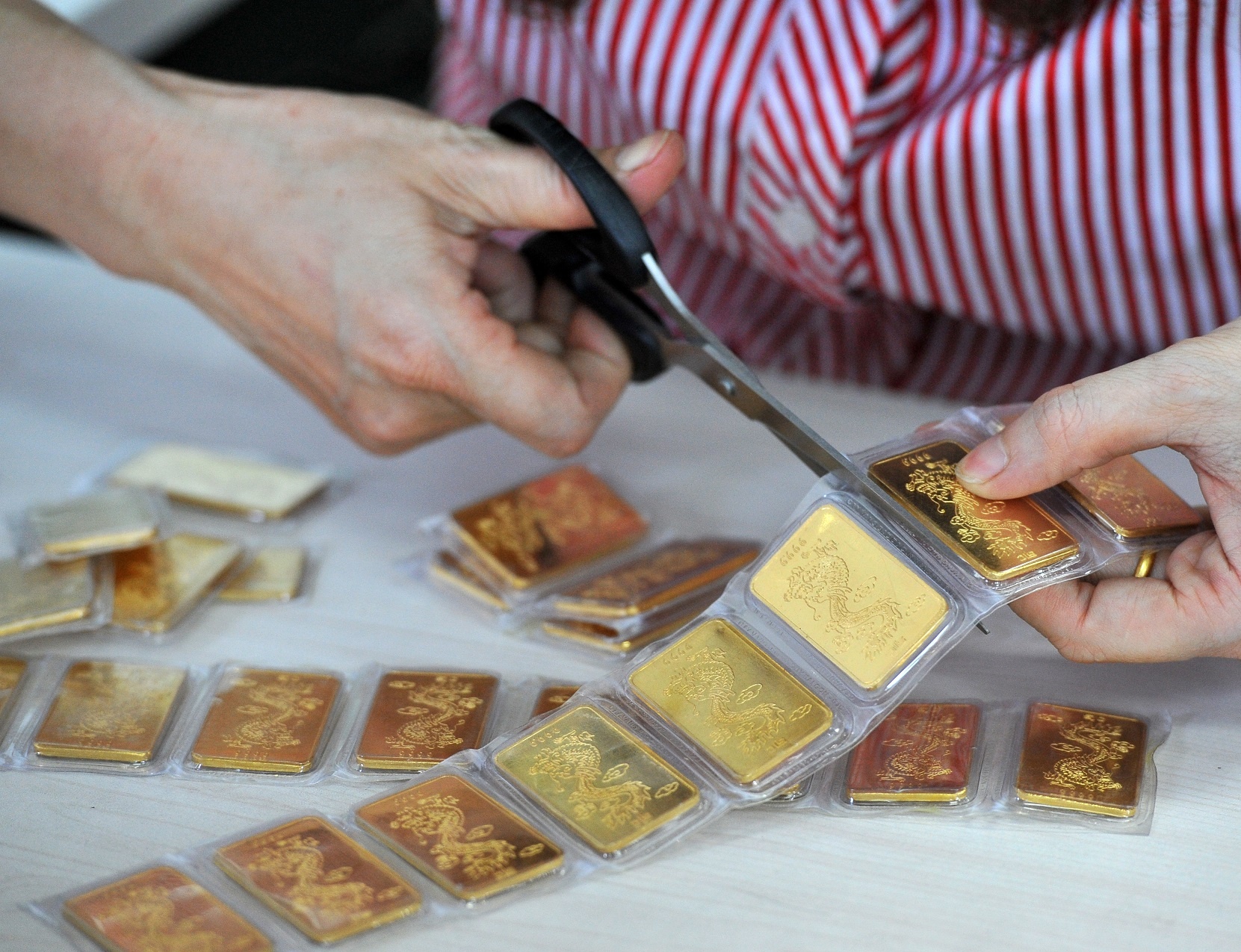 Gia vang mieng dat hon the gioi gan 12 trieu dong hinh anh