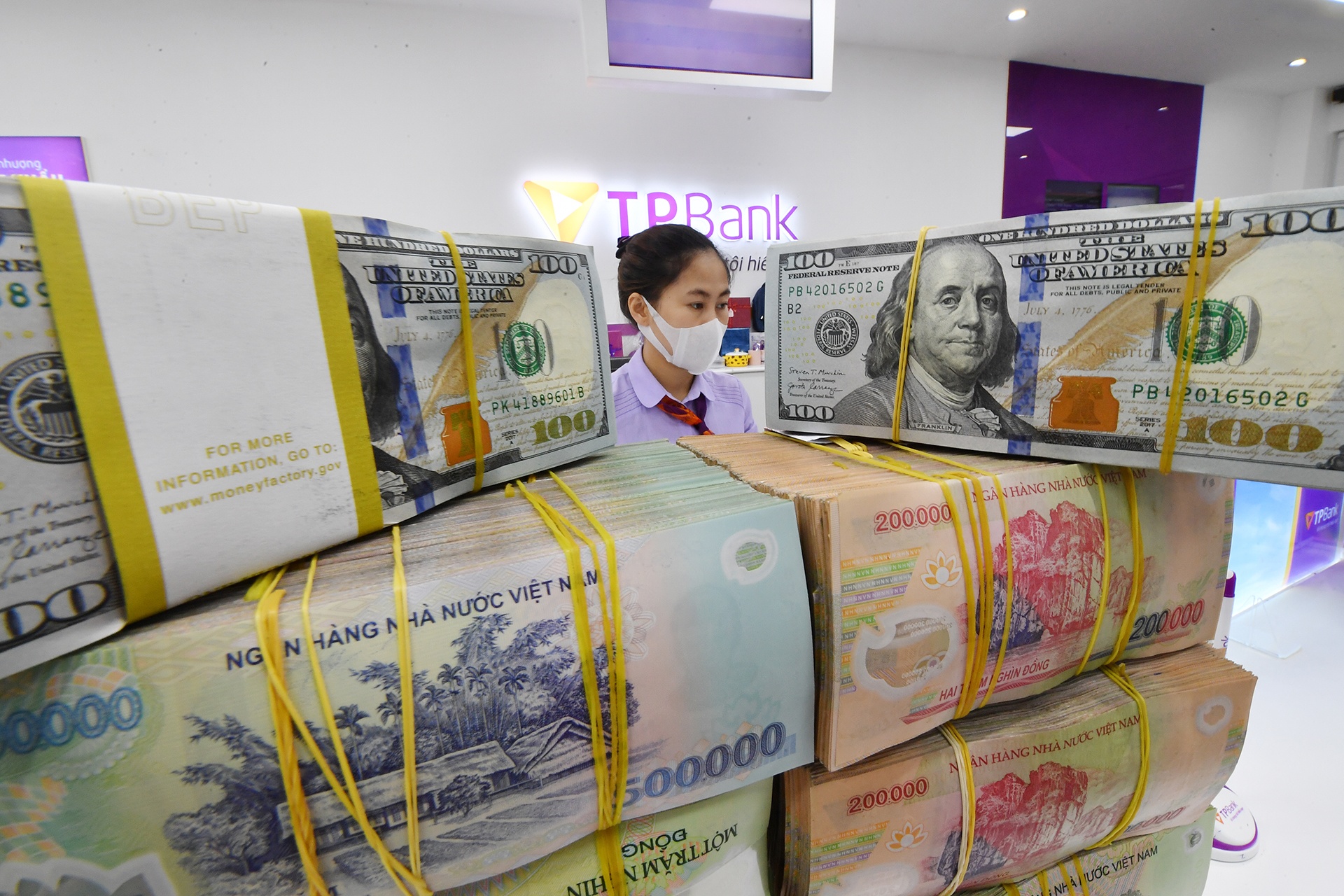 Gia USD tang len muc cao nhat trong mot nam hinh anh