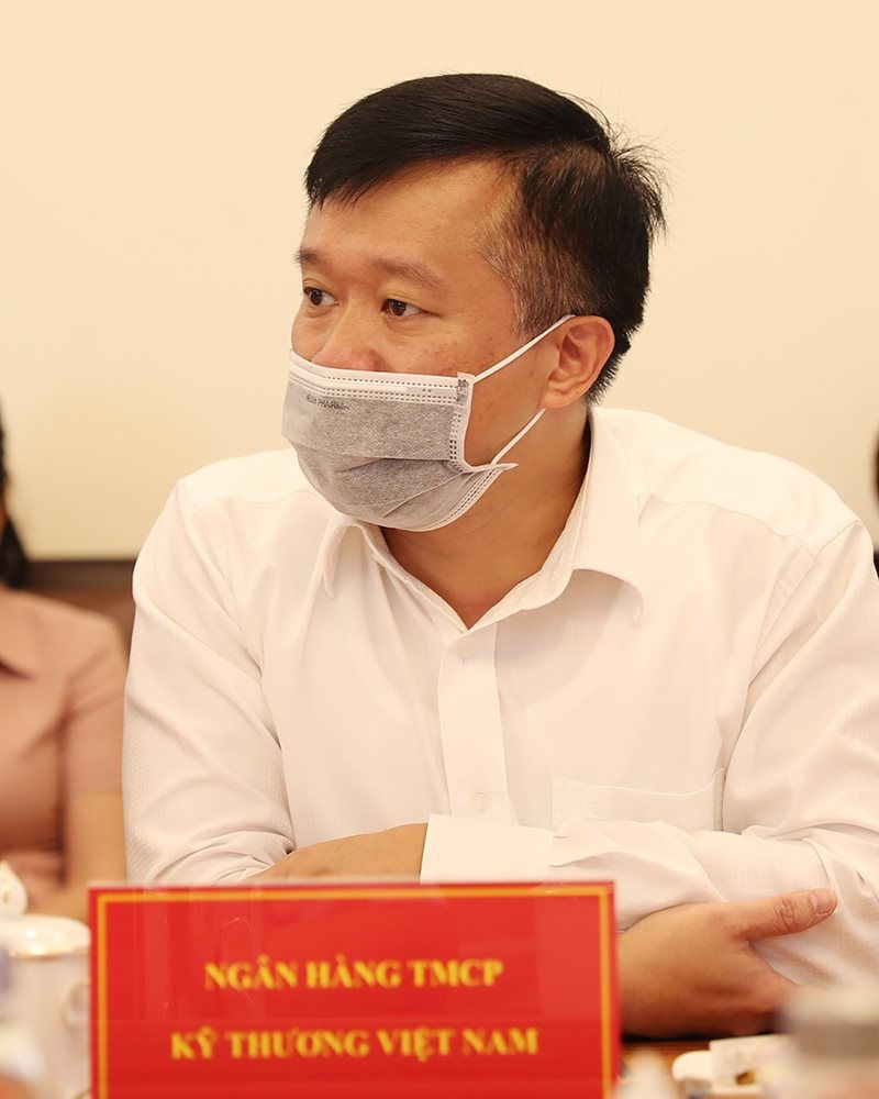 Cac ngan hang dong y giam them lai suat ngay trong thang 7 anh 1