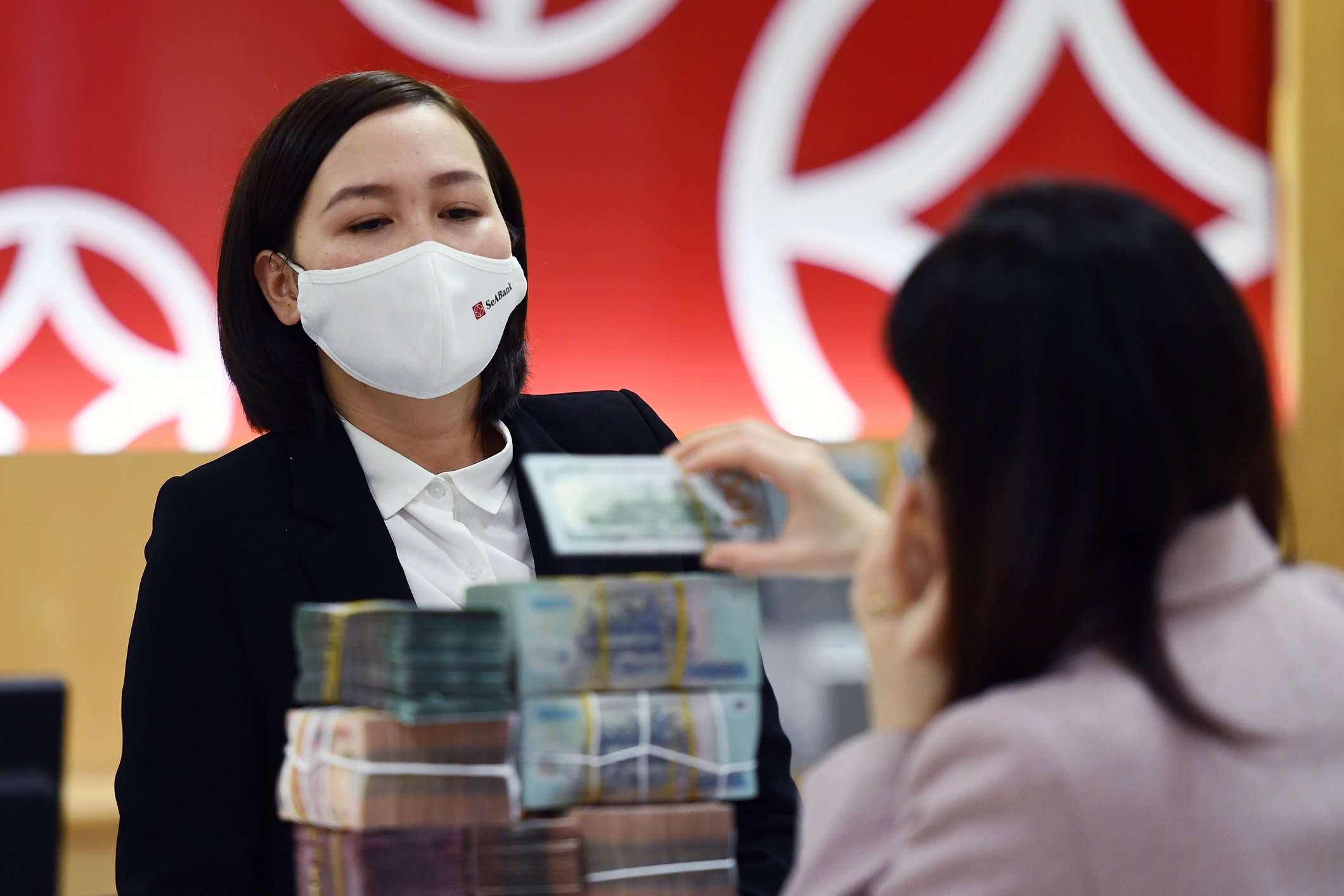 Loat ngan hang bao lai tang gap nhieu lan nua dau nam anh 1