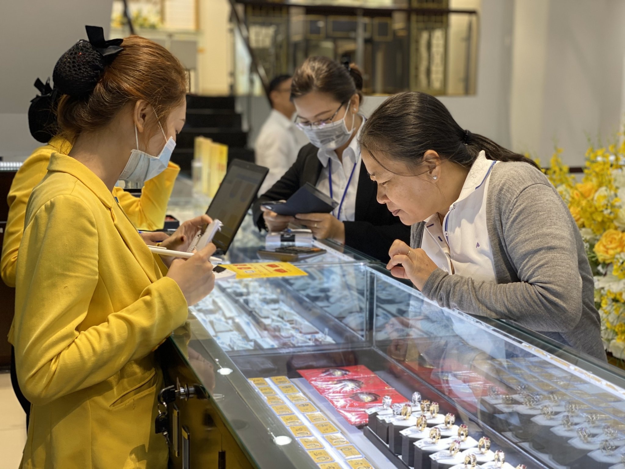 PNJ co lai tro lai sau 3 thang thua lo lien tiep hinh anh