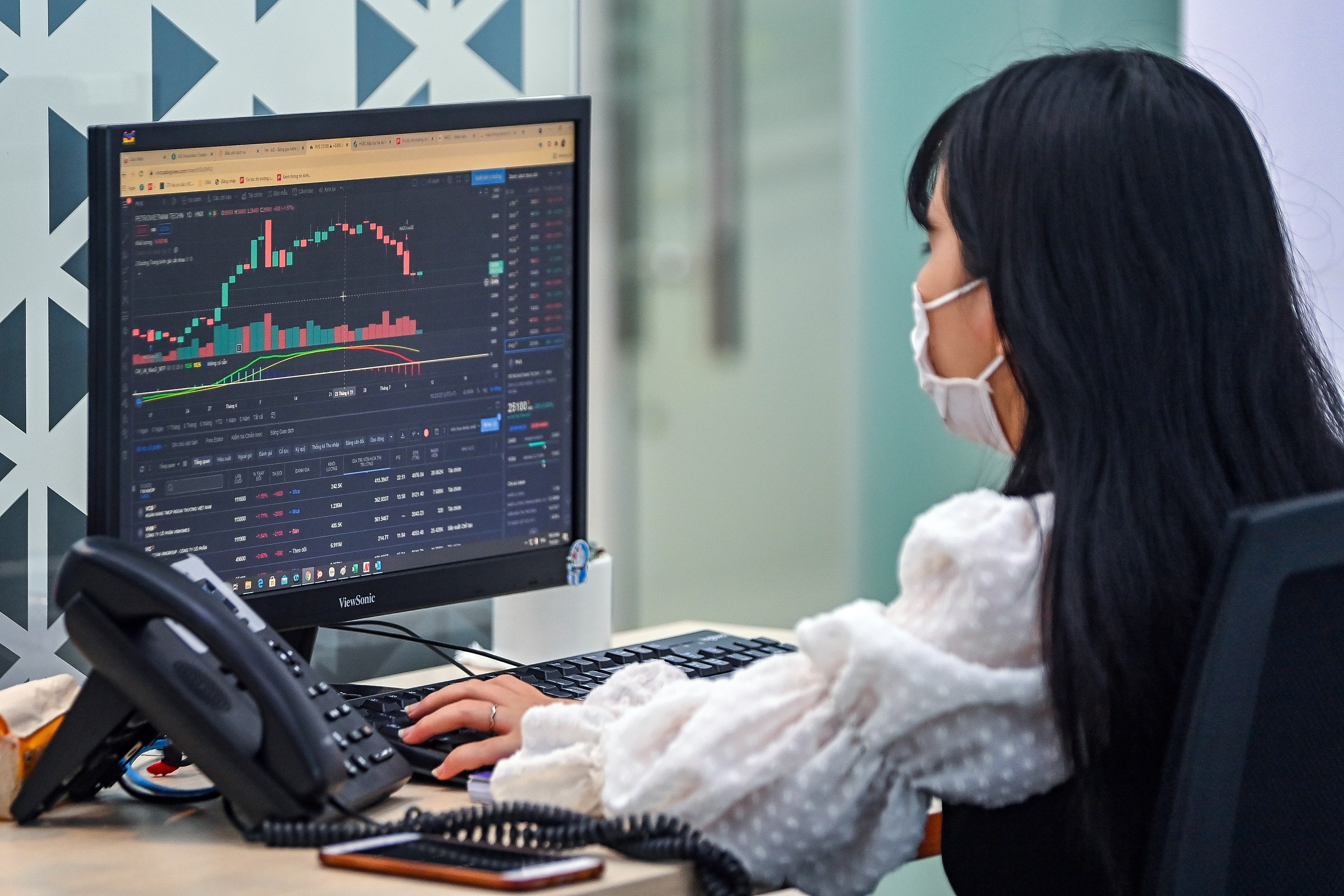 Xem xet nang bien do dao dong san HoSE len 10% neu can thiet anh 1