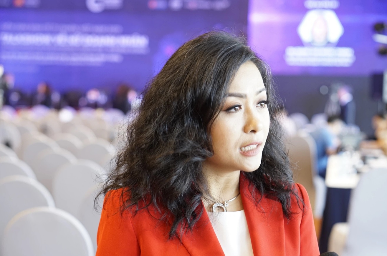 Ba Tran Uyen Phuong 6 lan cat lo co phieu Yeah1 hinh anh