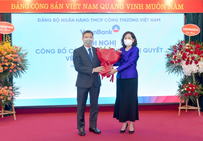 Ong Tran Minh Binh ngoi ghe Chu tich VietinBank anh 1