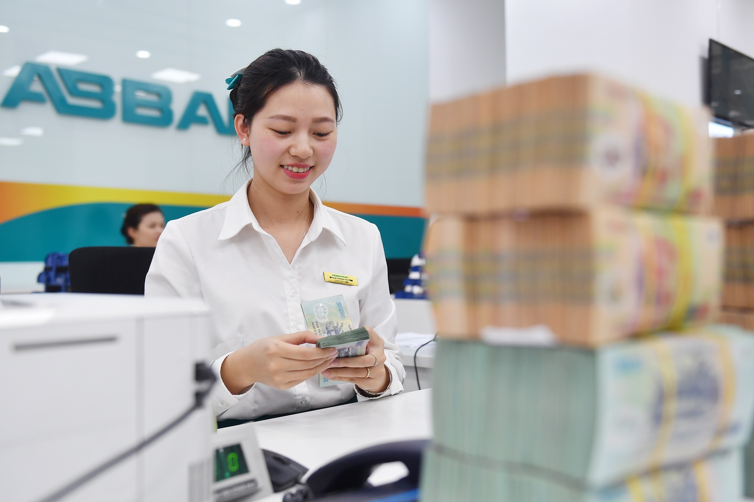 Kenh bom tien qua Kho bac Nha nuoc du thua hinh anh