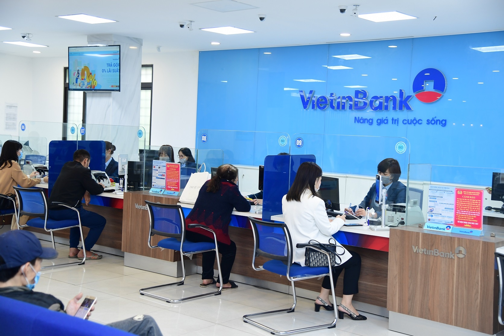 Loi nhuan VietinBank di ngang hinh anh