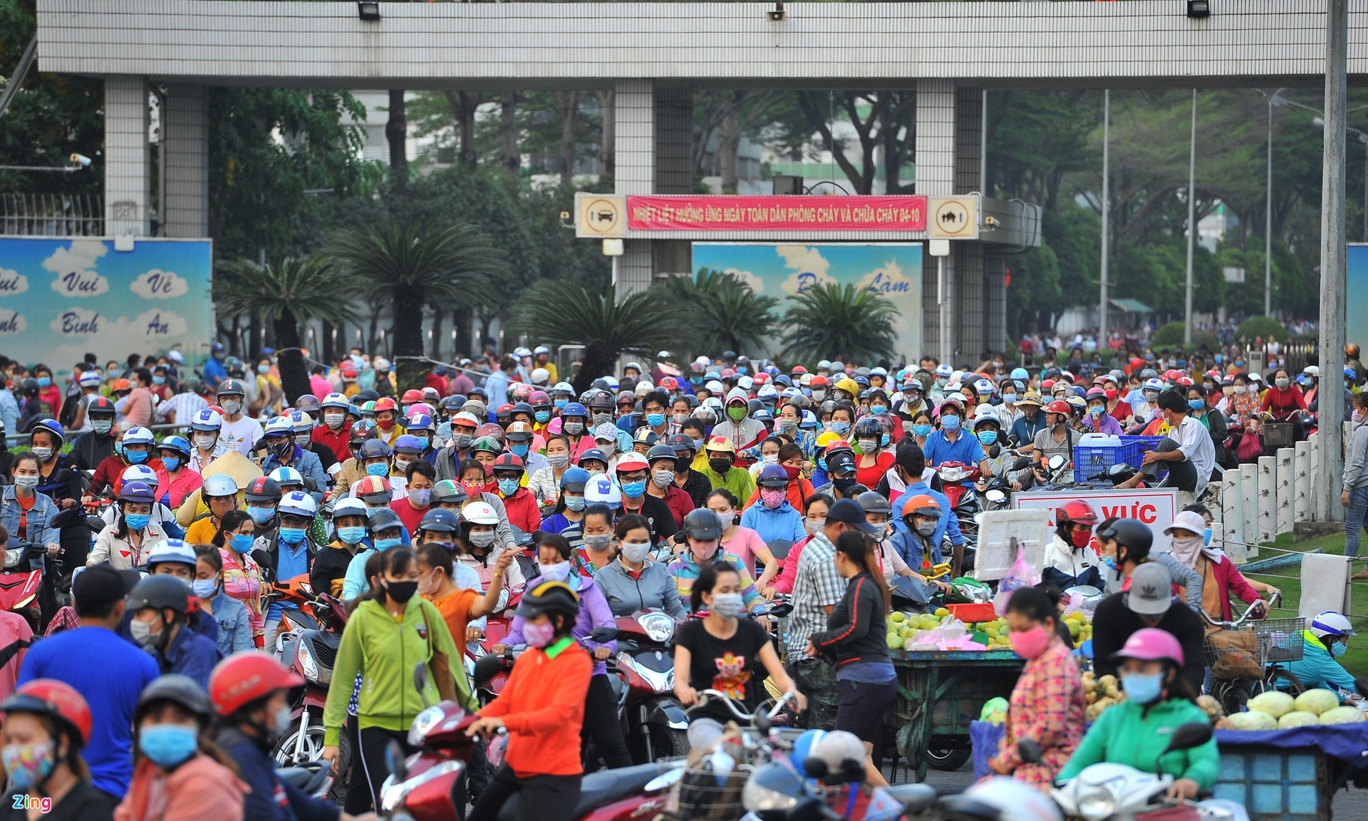 Thieu hut lao dong tram trong do cong nhan bo ve que anh 1
