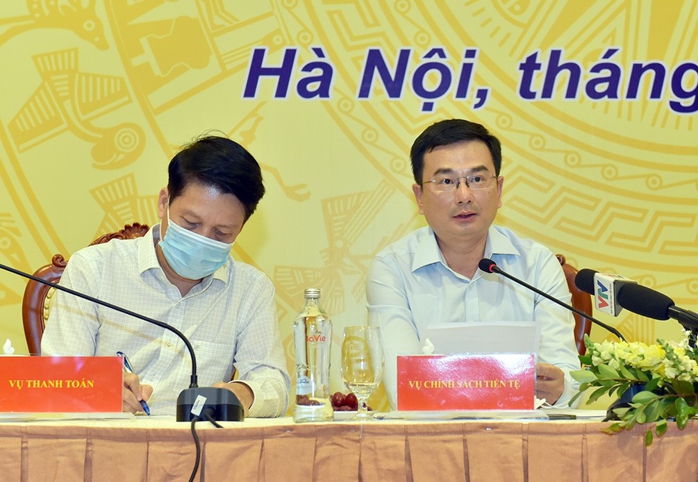 Ngan hang Nha nuoc co them hai pho thong doc hinh anh