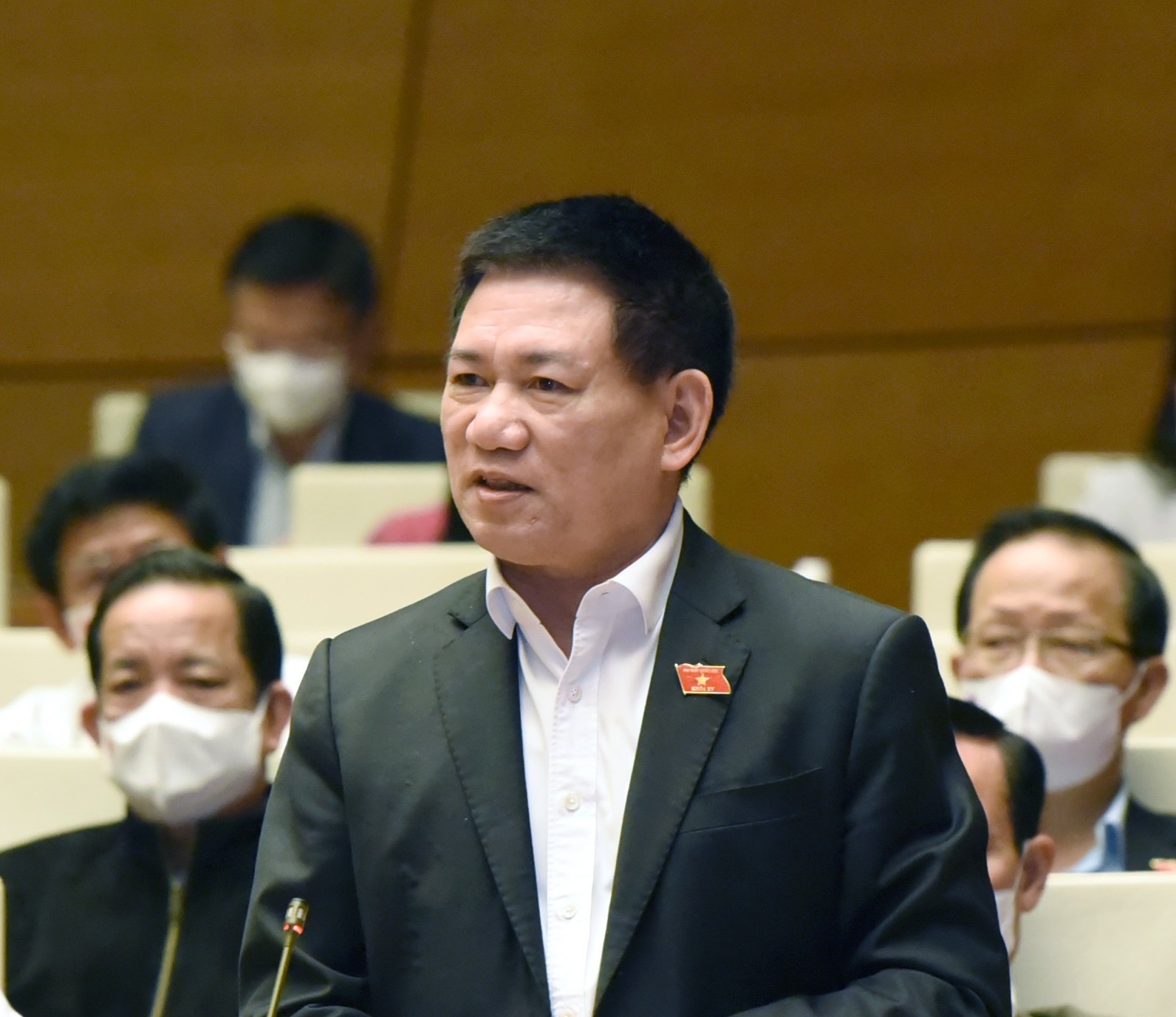 Co the huy dong 180.000 ty dong trong dan de phuc hoi kinh te anh 1