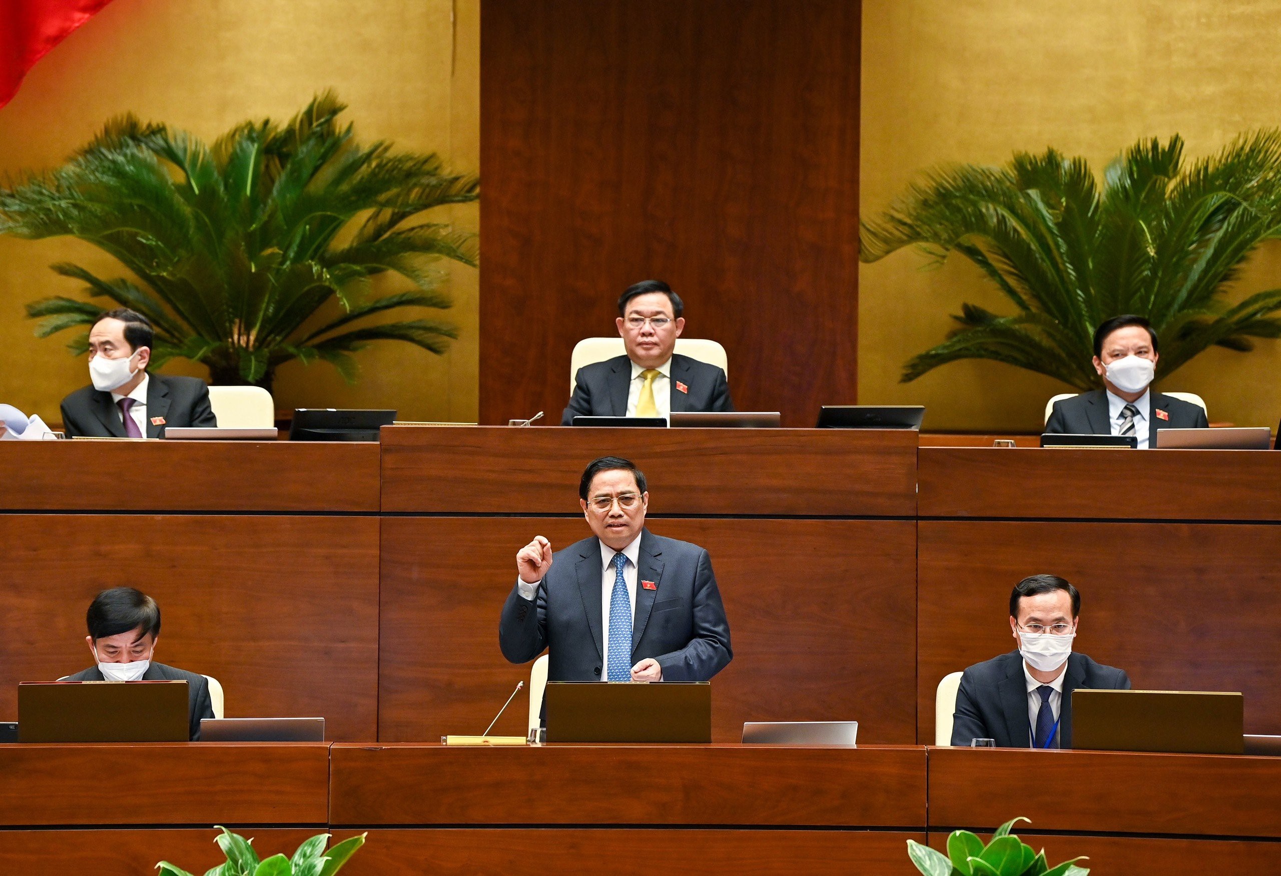 Quoc hoi giao muc tieu GDP nam 2022 tang 6-6,5% hinh anh