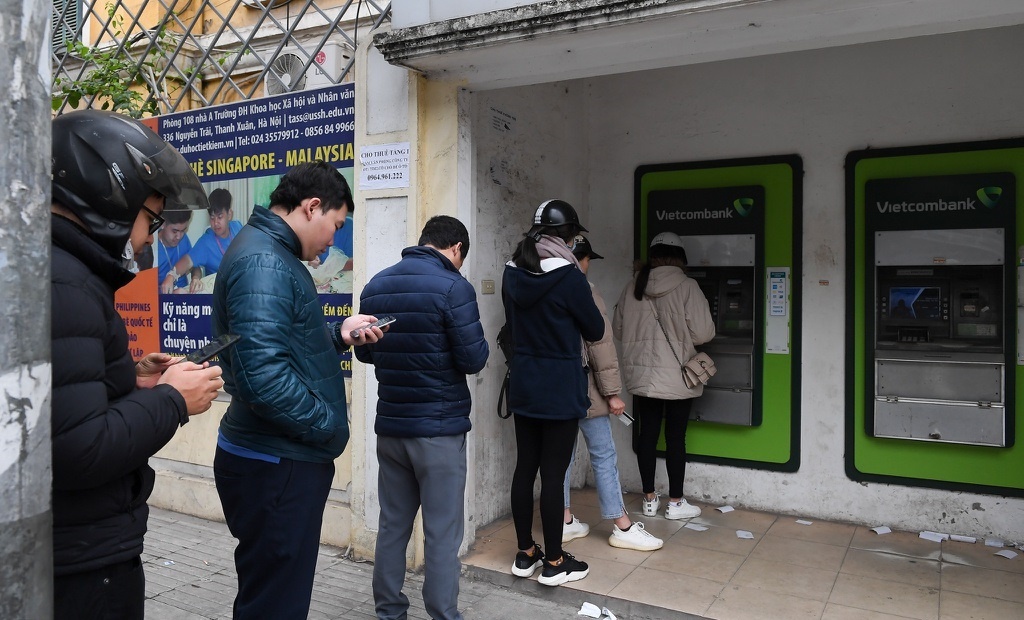 The ATM cu giao dich the nao sau ngay 31/12? anh 2