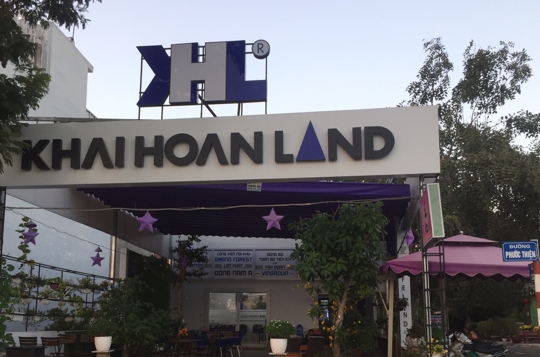 Vo chong chu tich Khai Hoan Land chi hon 900 ty mua them co phieu hinh anh