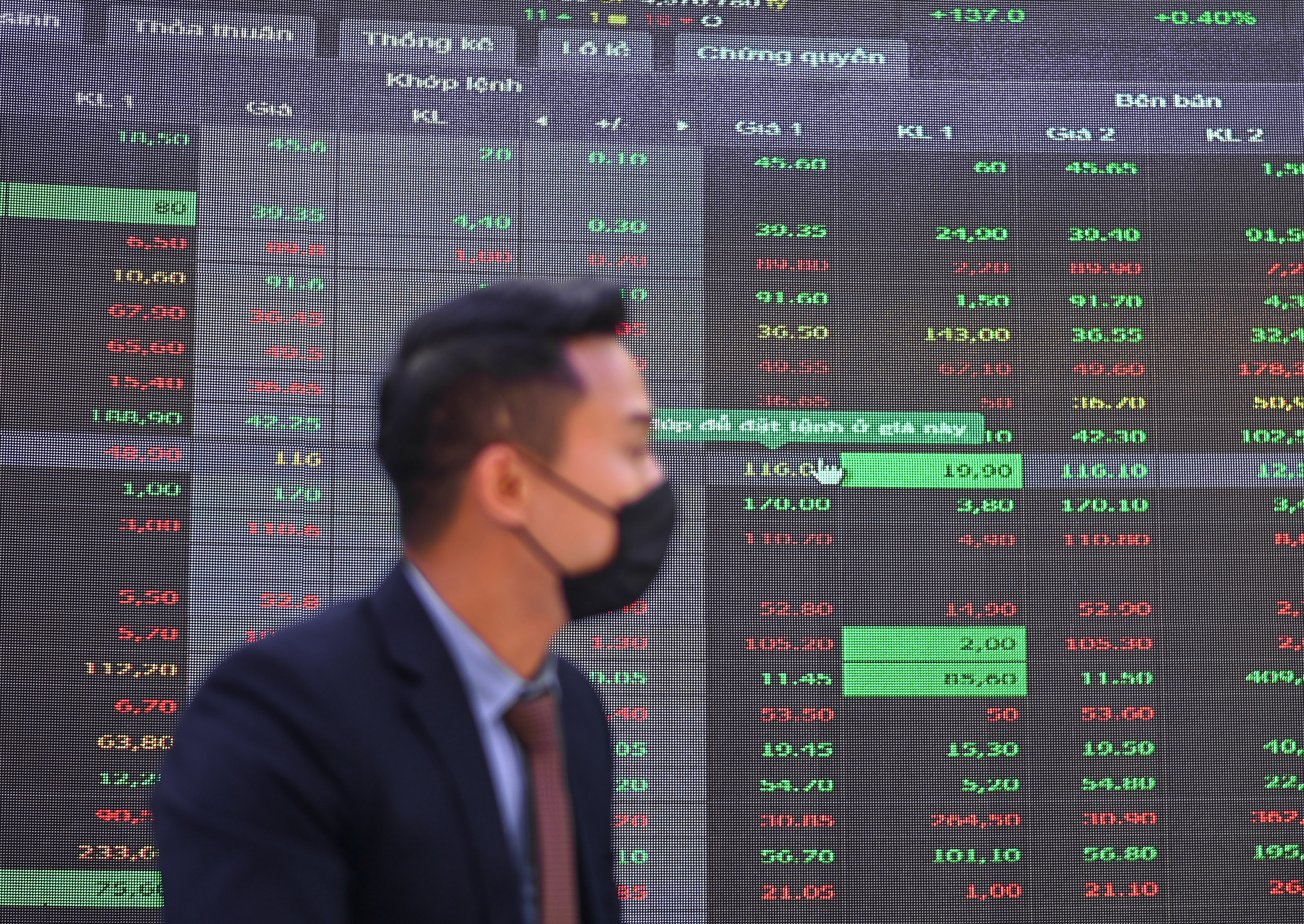 Chung khoan 3/1: Co phieu Vietnam Airlines 'bay cao' hinh anh