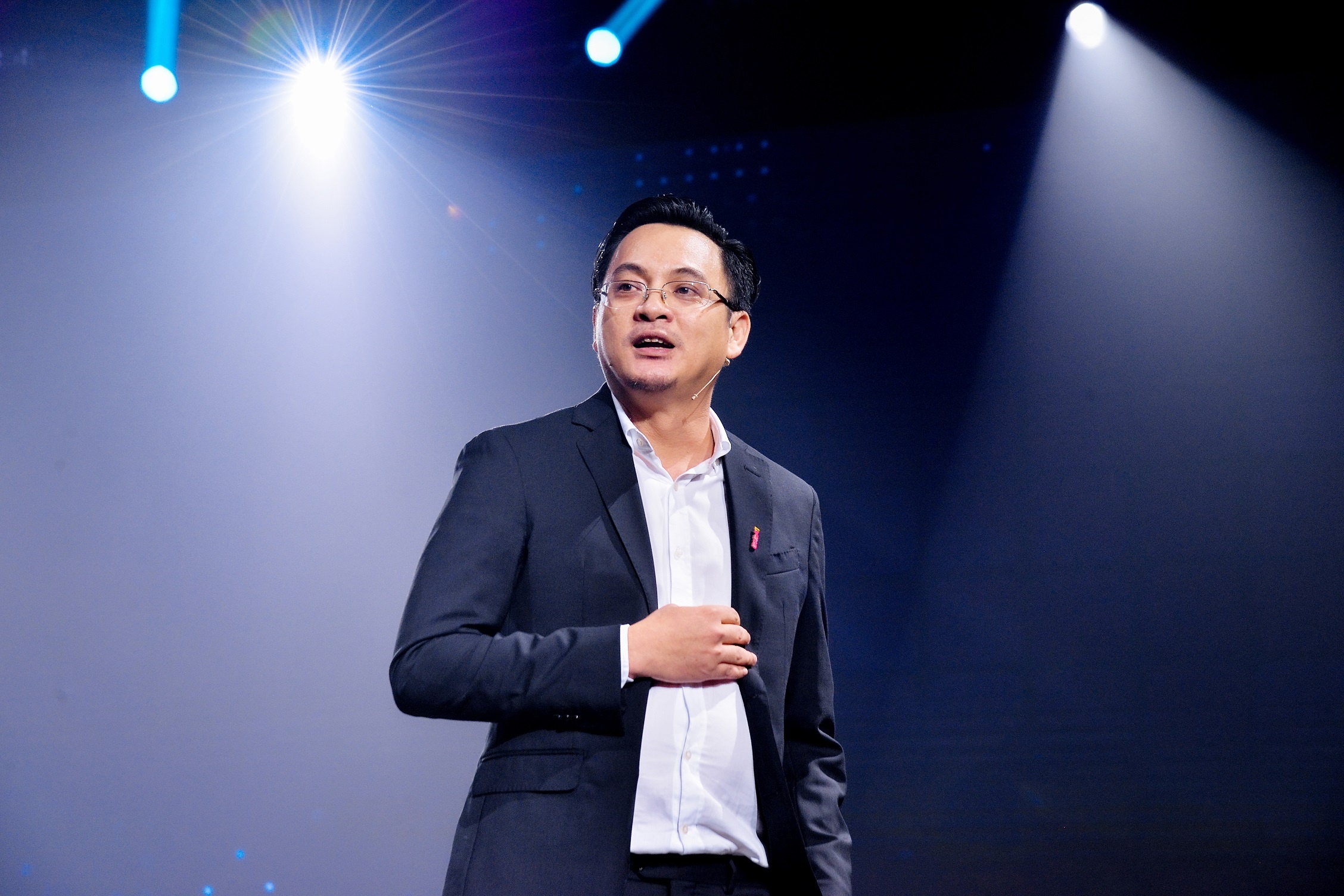 Nha sang lap Yeah1 sap ban het co phan hinh anh