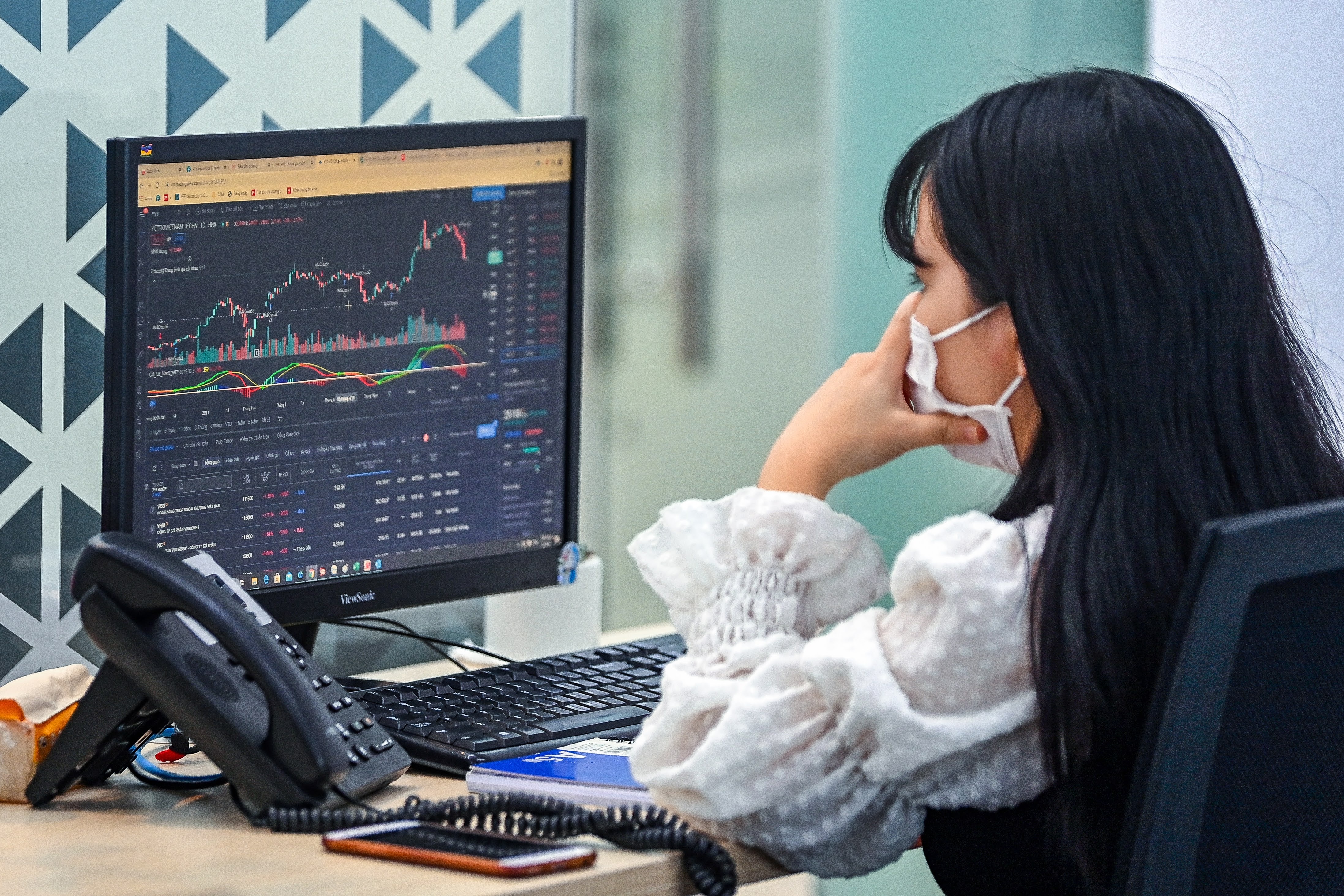 Ong Trinh van Quyet ban chui co phieu FLC anh 2