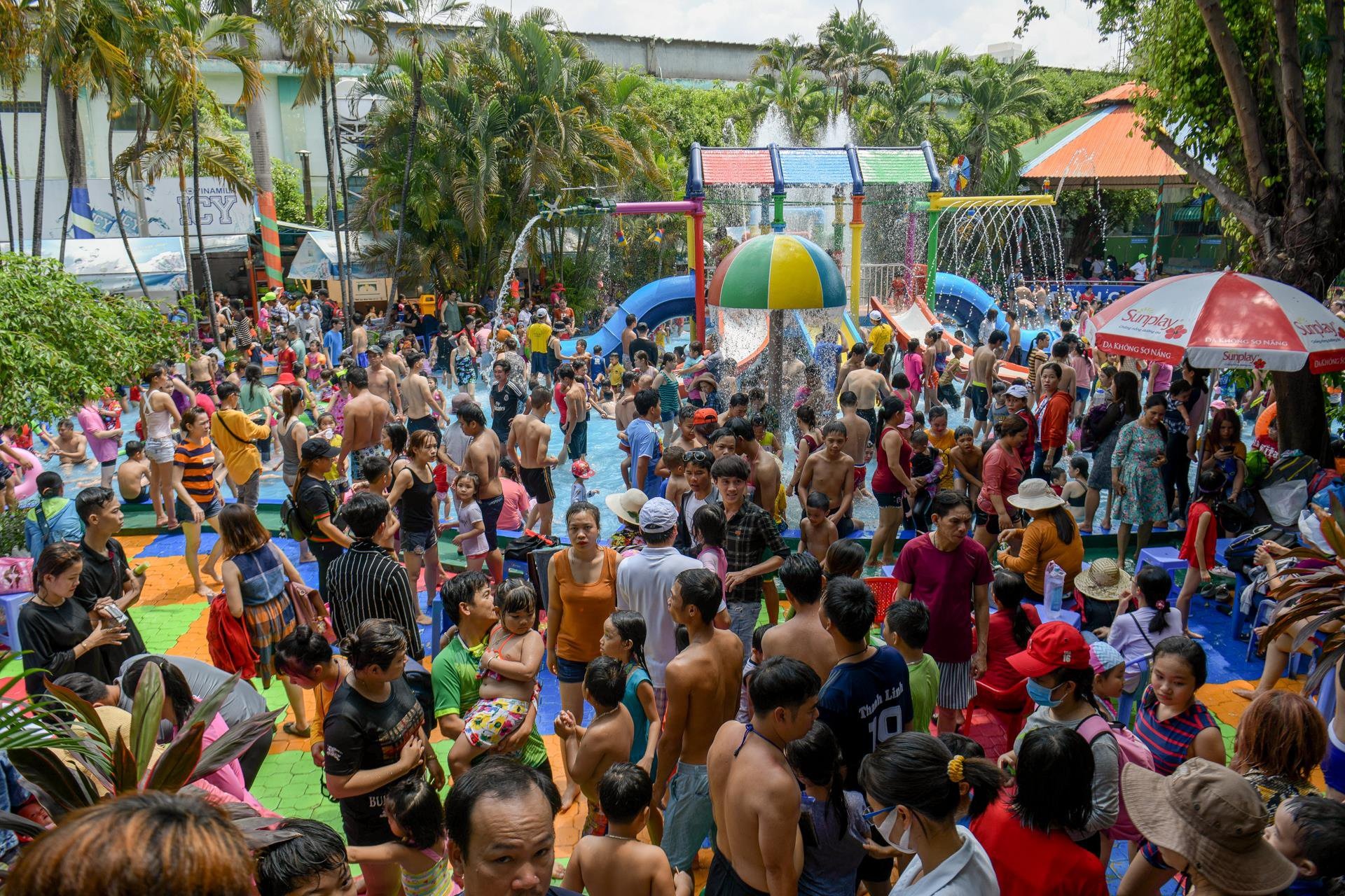 Cong vien nuoc Dam Sen thoat lo nho chung khoan anh 1