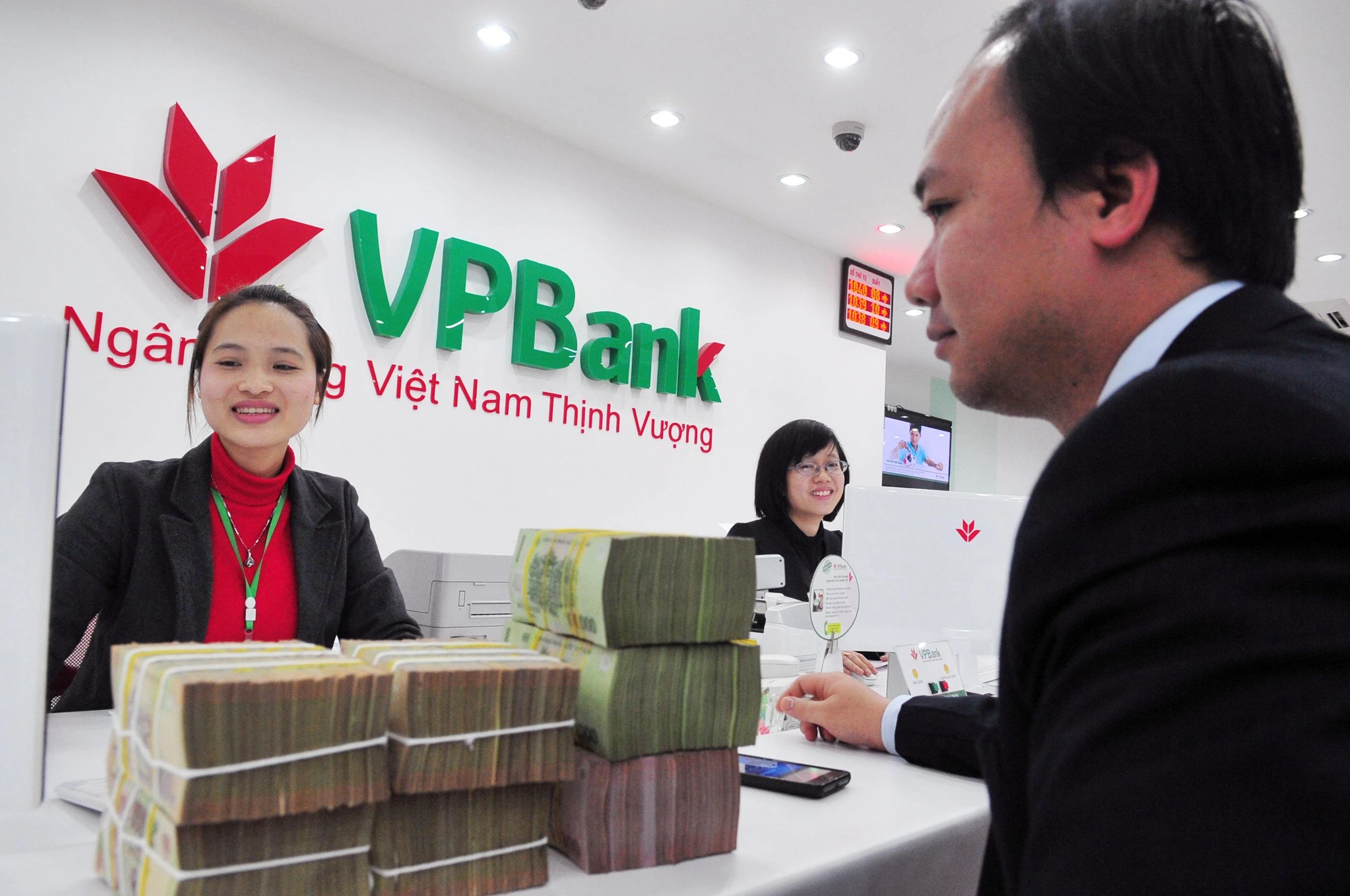 VPBank mua lai Cong ty chung khoan ASC anh 1