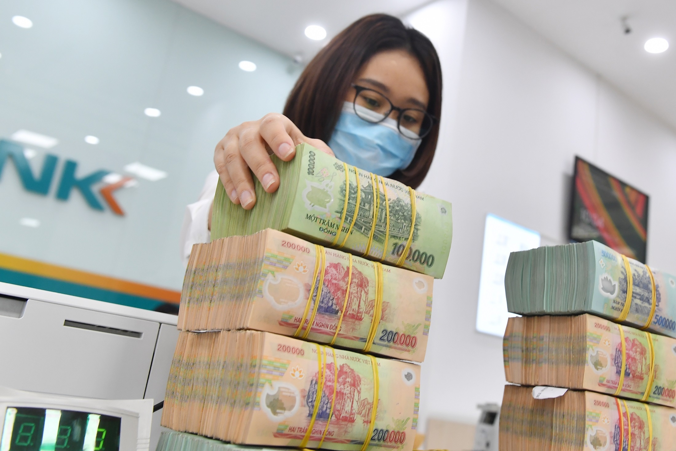 Ngan hang cho vay rong 253.000 ty dong thang cuoi nam 2021 hinh anh