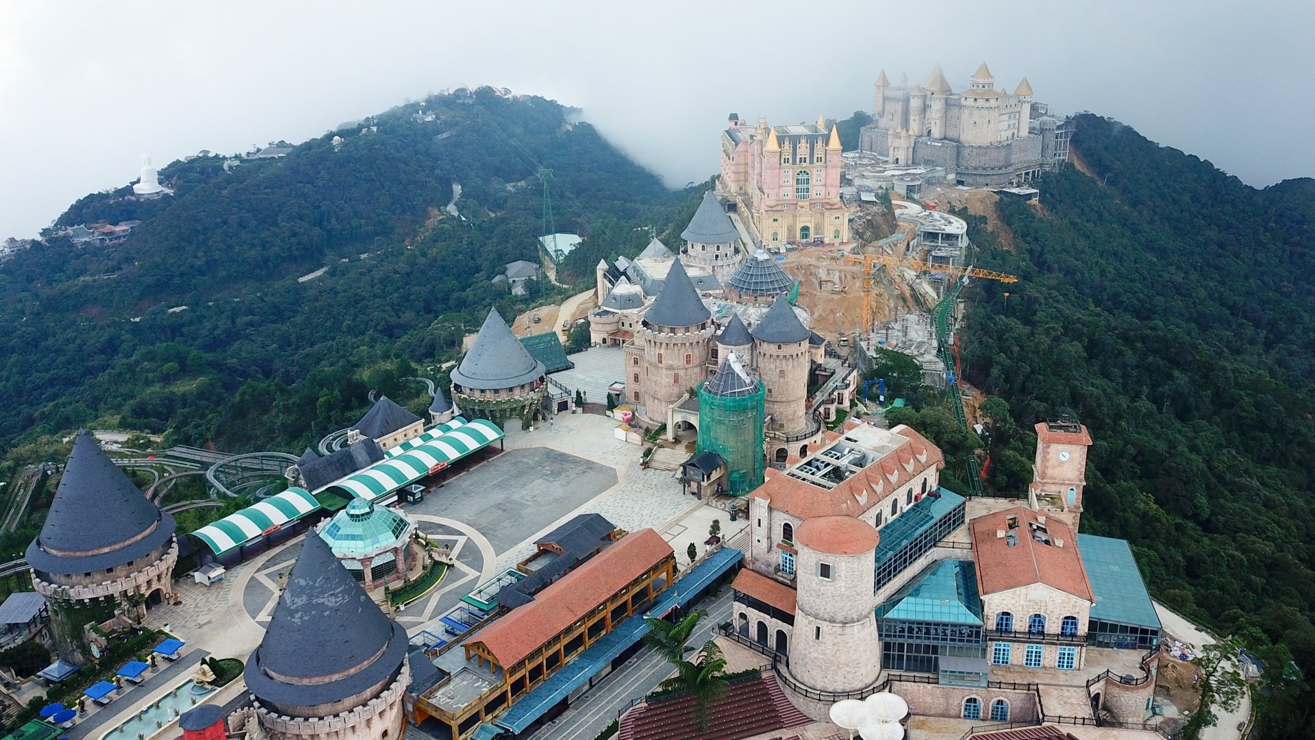 Ba Na Hills lai tien ty moi ngay hinh anh