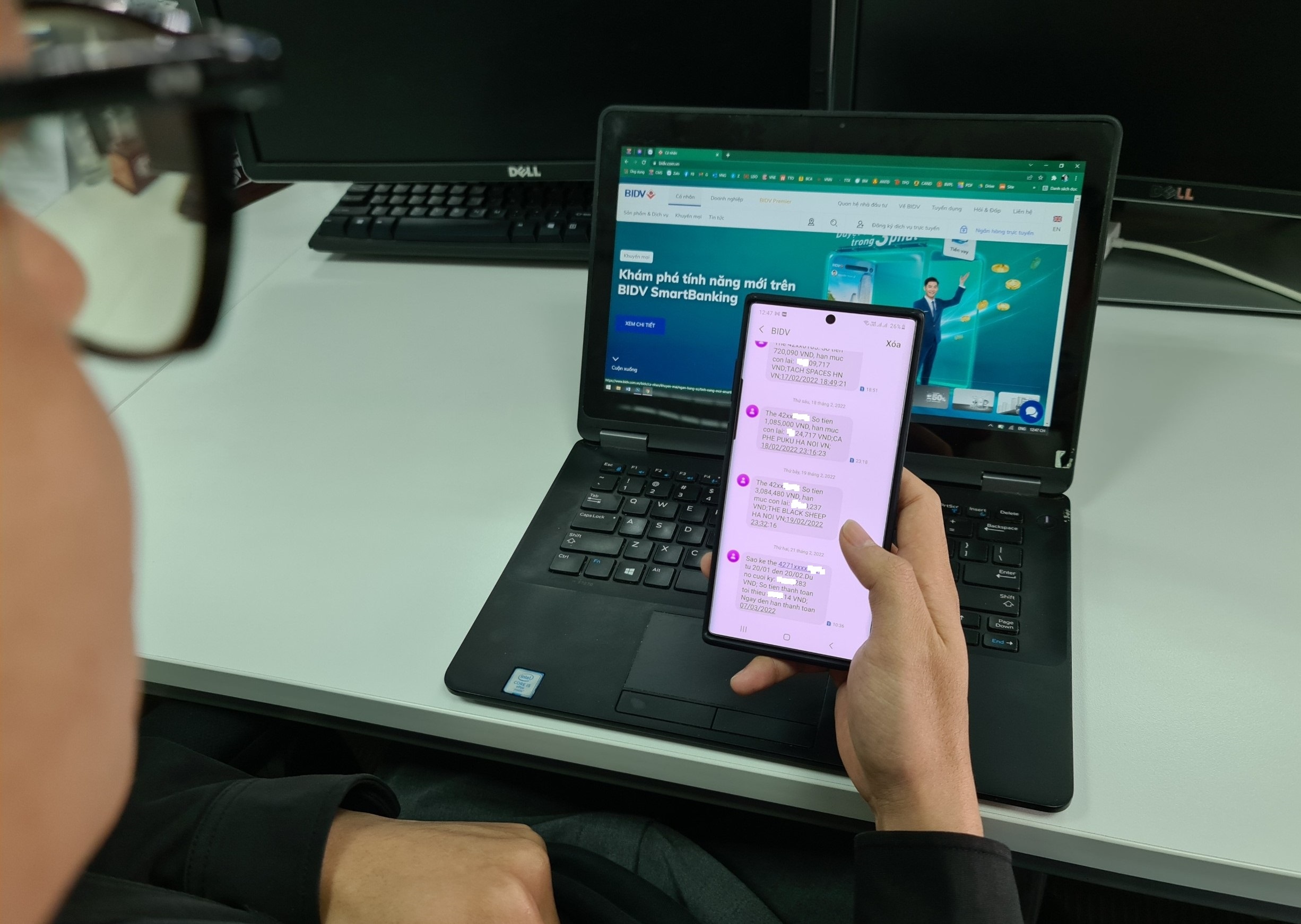 Phi SMS Banking tang soc, nha mang de nghi thu phi tron goi hinh anh