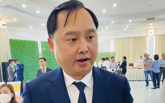 Uy ban Chung khoan len tieng ve vu chu tich Louis Holdings bi bat hinh anh