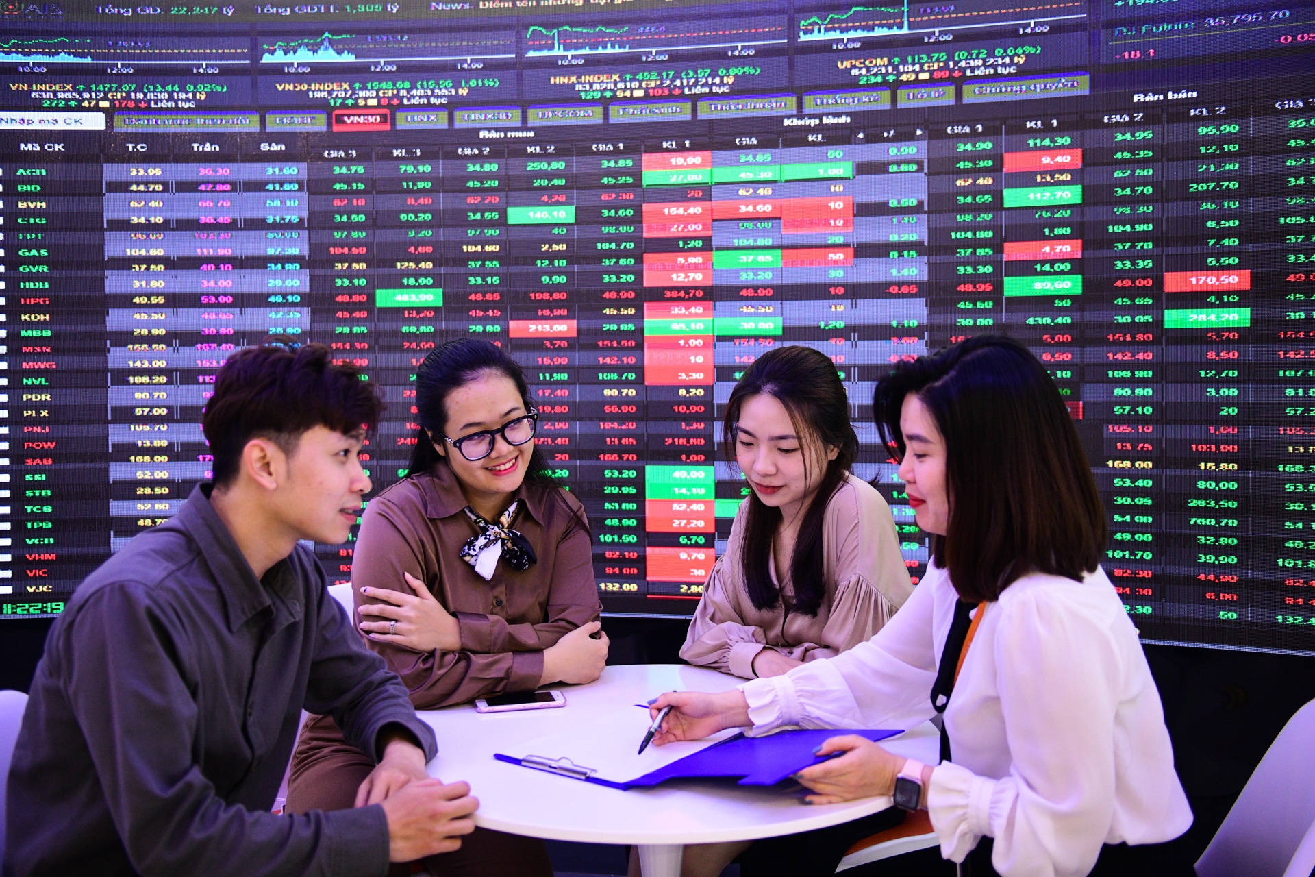 Nha dau tu ca nhan mo moi 231.000 tai khoan chung khoan anh 1