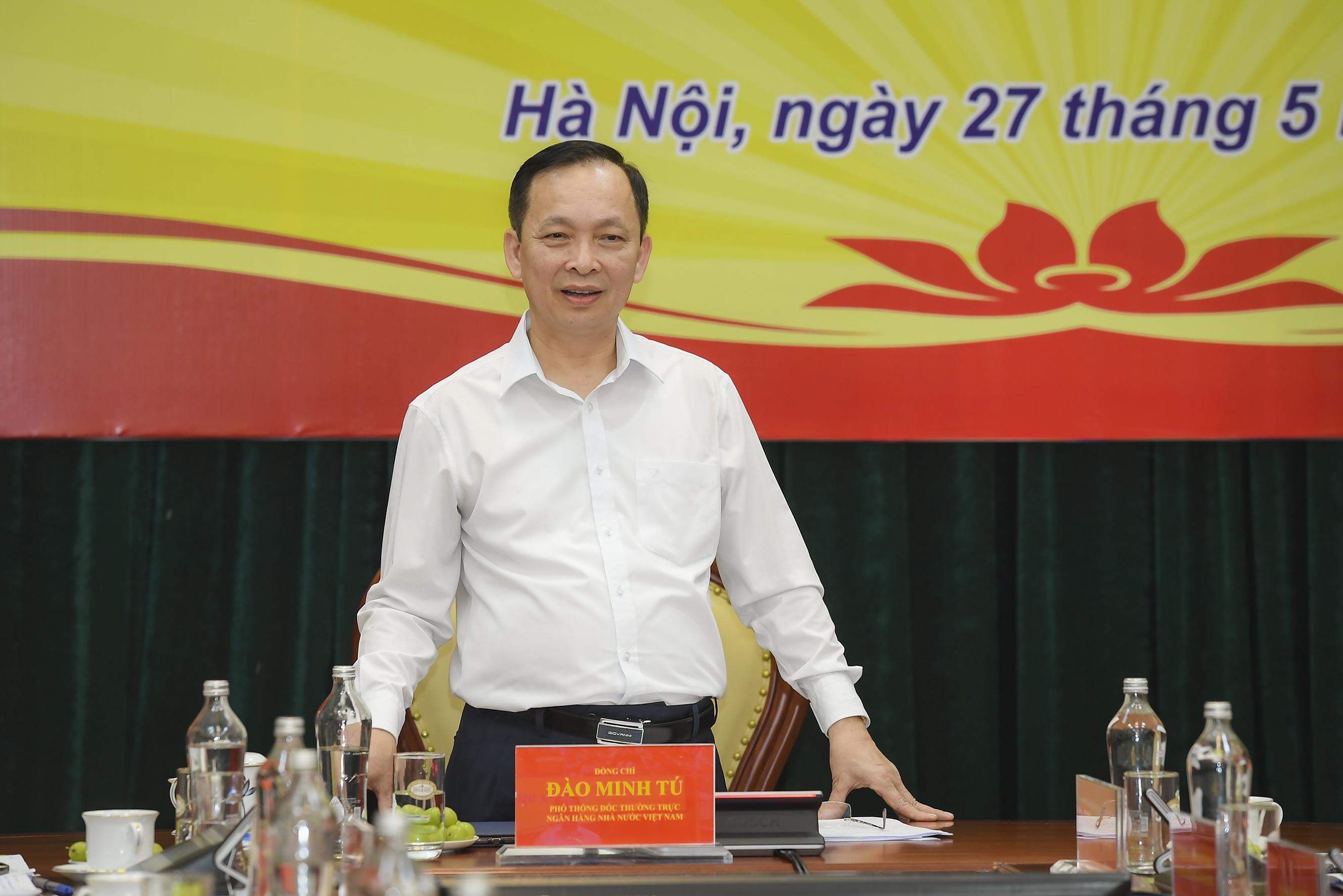 Khong siet tin dung voi bat dong san anh 1