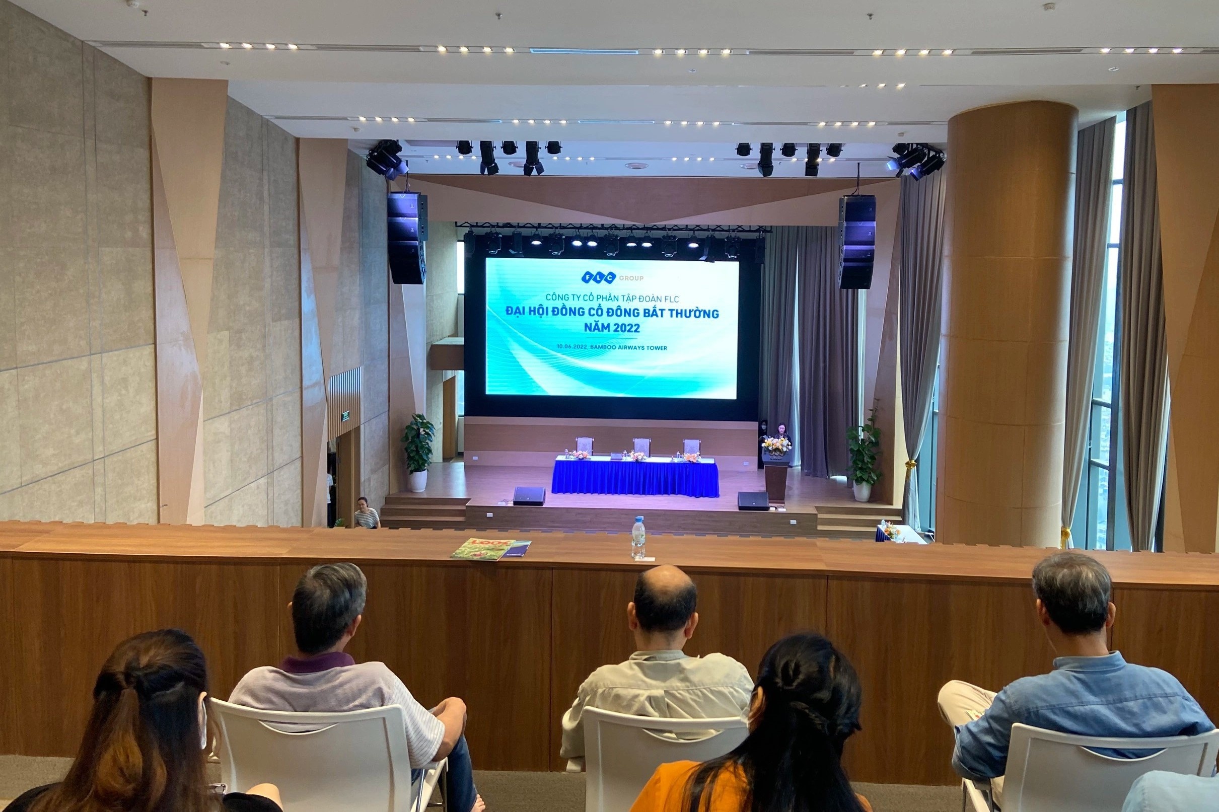 FLC hop co dong bat thanh hinh anh