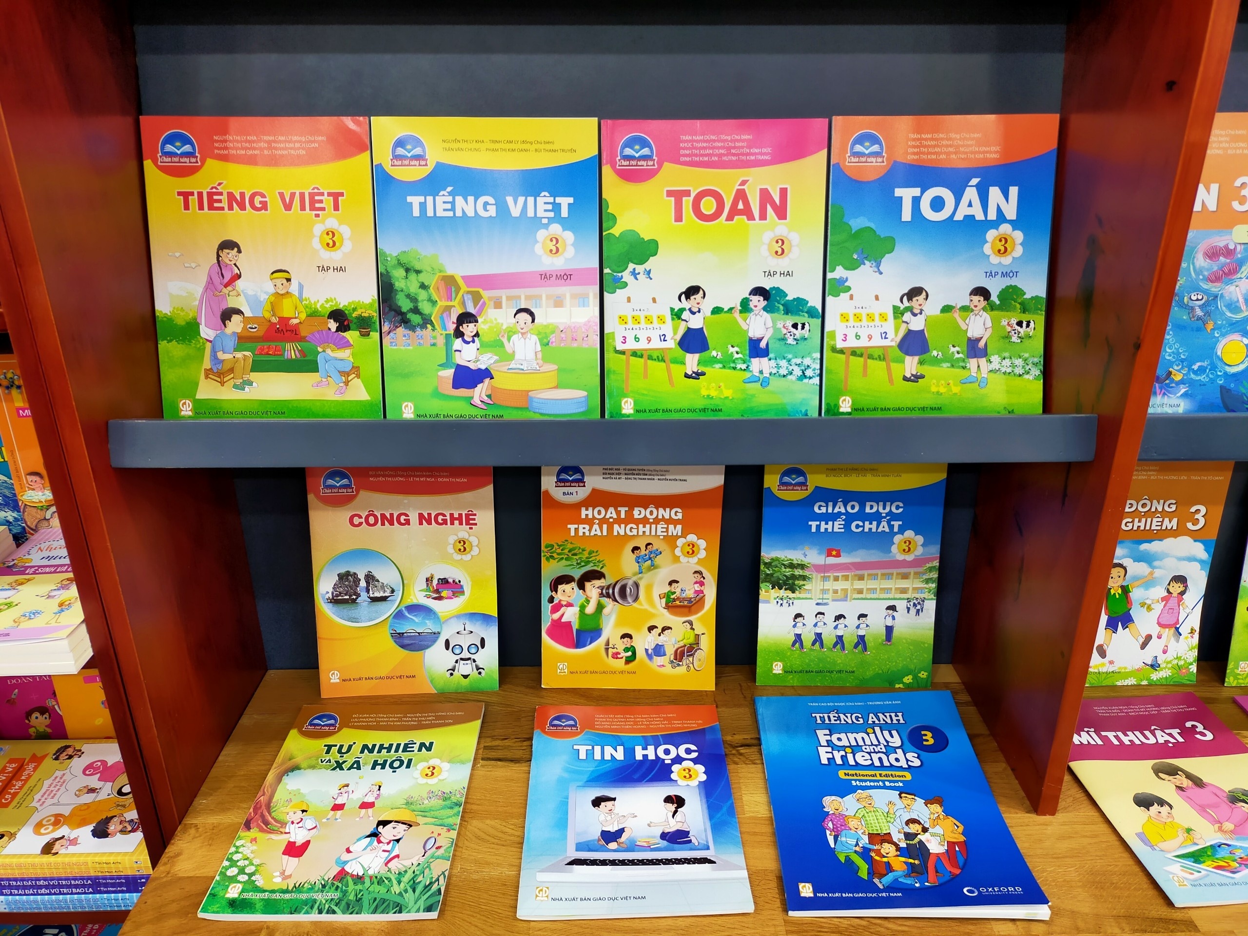 Nha xuat ban Giao duc lai ky luc hinh anh