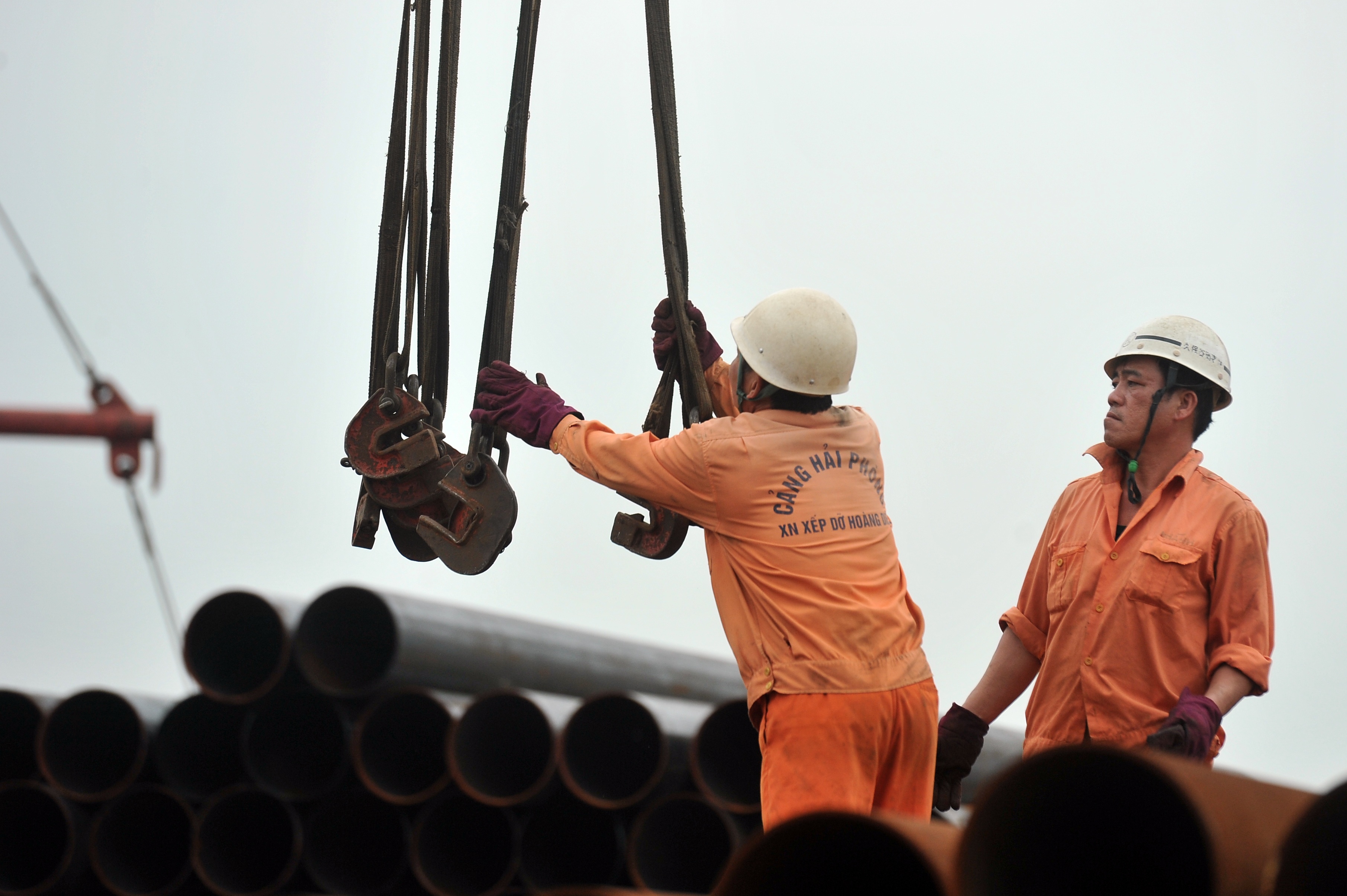 HSBC nang du bao tang truong cua Viet Nam len 6,9% hinh anh