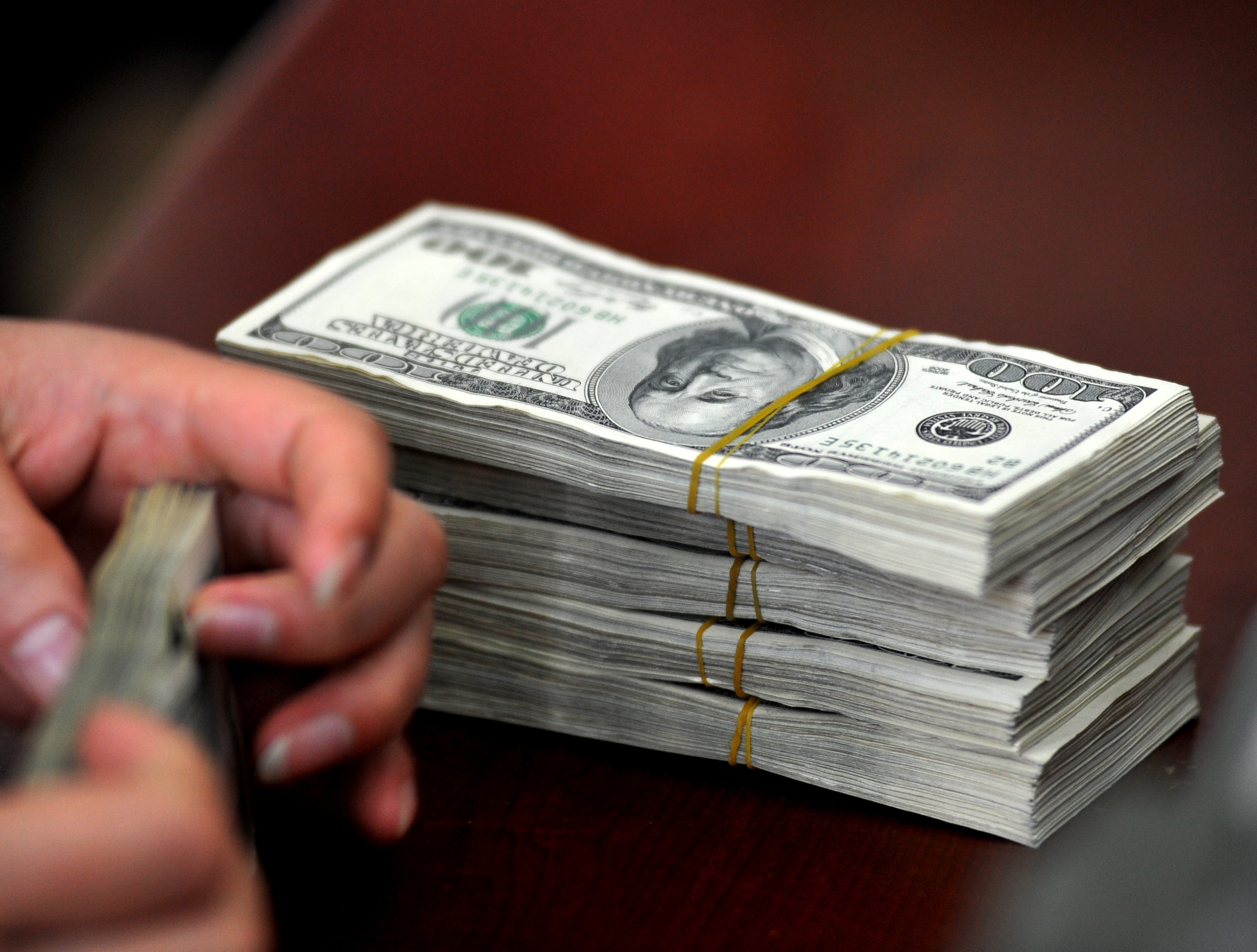 VDSC: Ngan hang Nha nuoc da bom 12-13 ty USD ra thi truong hinh anh