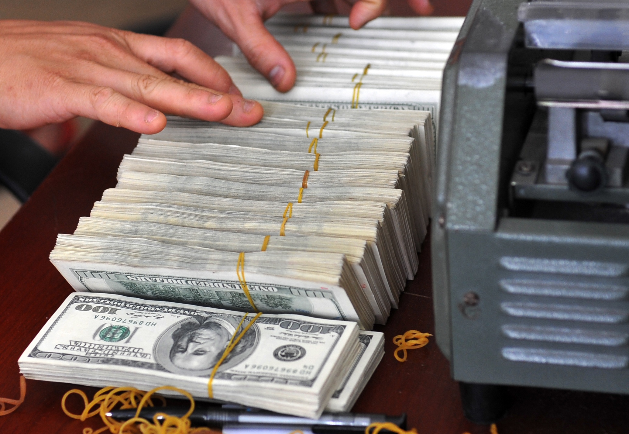 NHNN: San sang can thiep thi truong tien te, ngoai hoi hinh anh