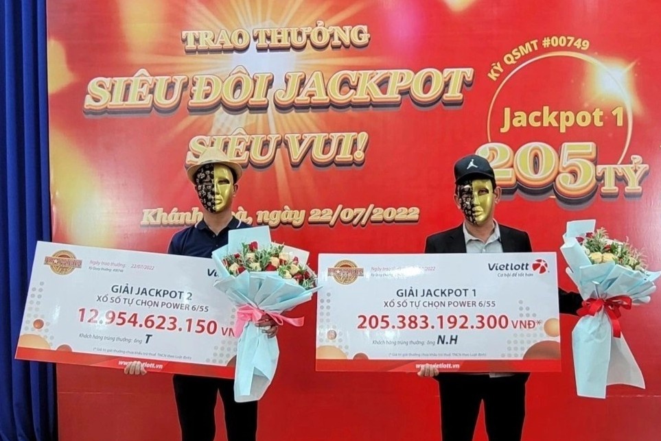 Trung doc dac 205 ty dong khi mua Vietlott theo sinh nhat vo hinh anh