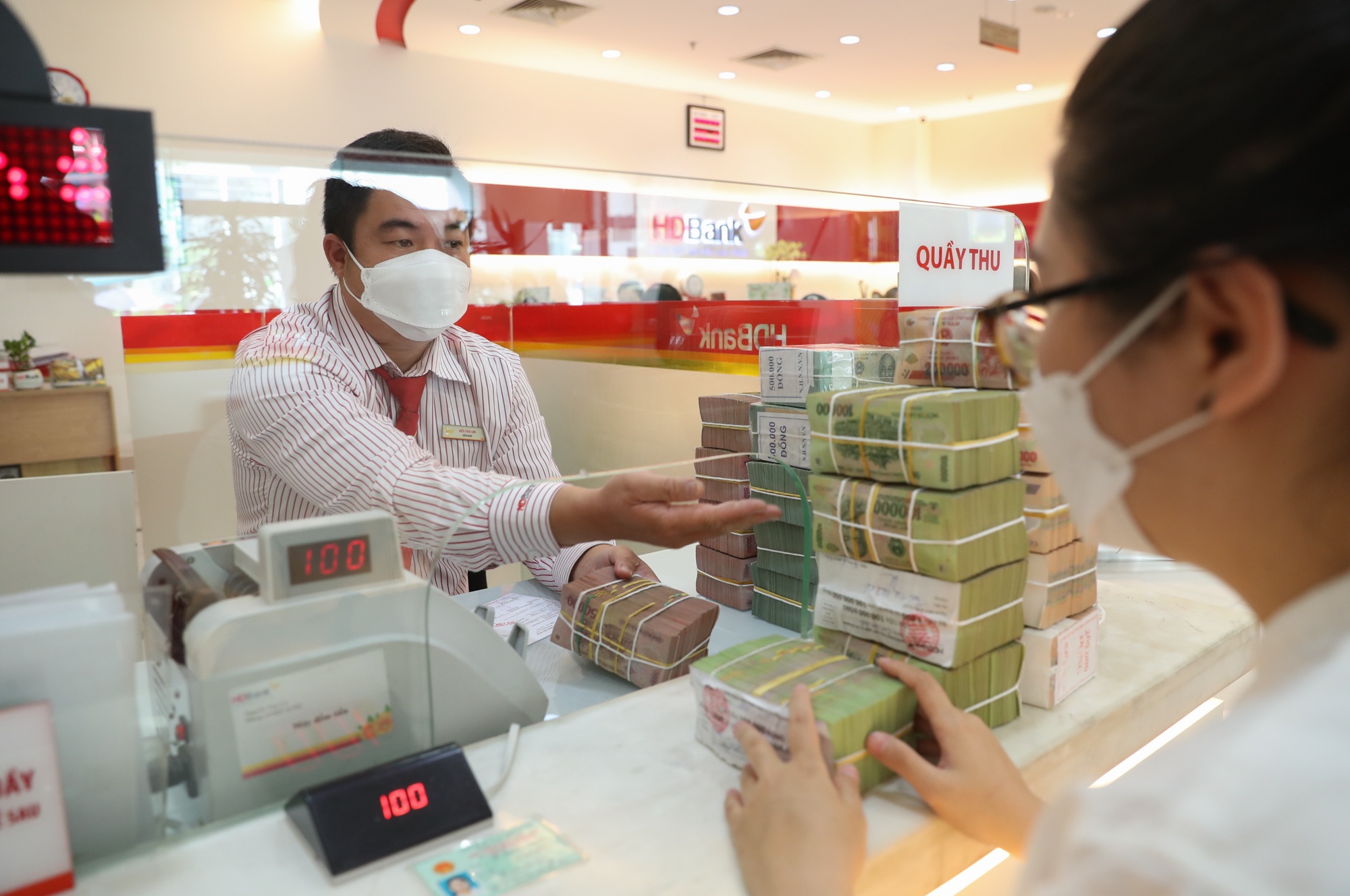 Dong tien dao chieu tren thi truong mo hinh anh