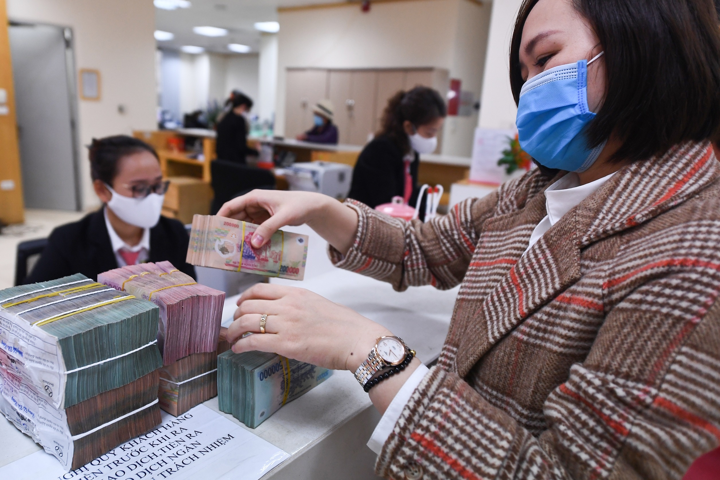 Nha dau tu de gan 53.000 ty dong tien tuoi trong tai khoan chung khoan hinh anh